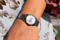 GUCCI Quartz 126.5 Watch. Gucci G Timeless Round Cat Face Ladies.