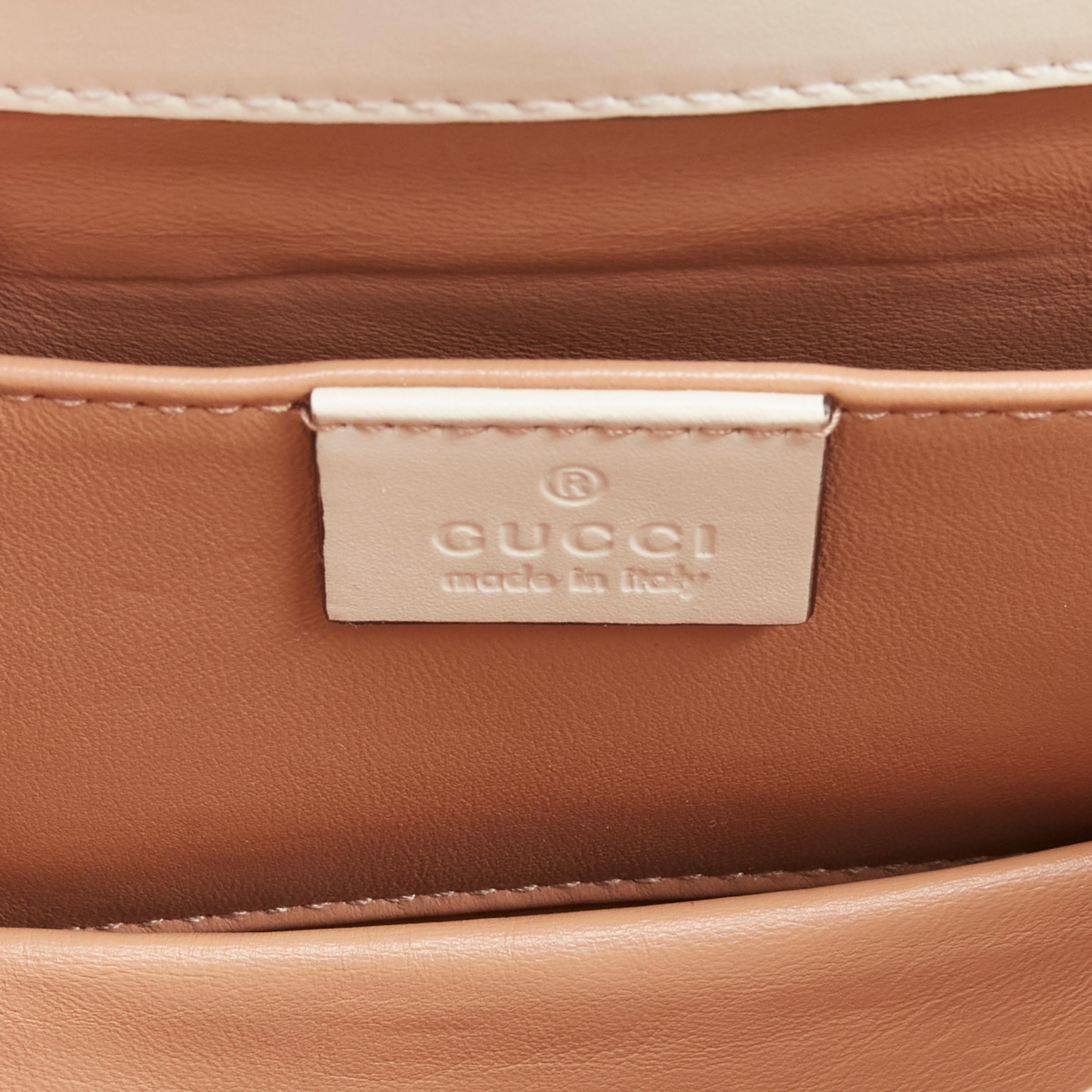 Bolso bandolera GUCCI Queen Margaret Embellished Bee tachuela de perlas blanca con solapa 4