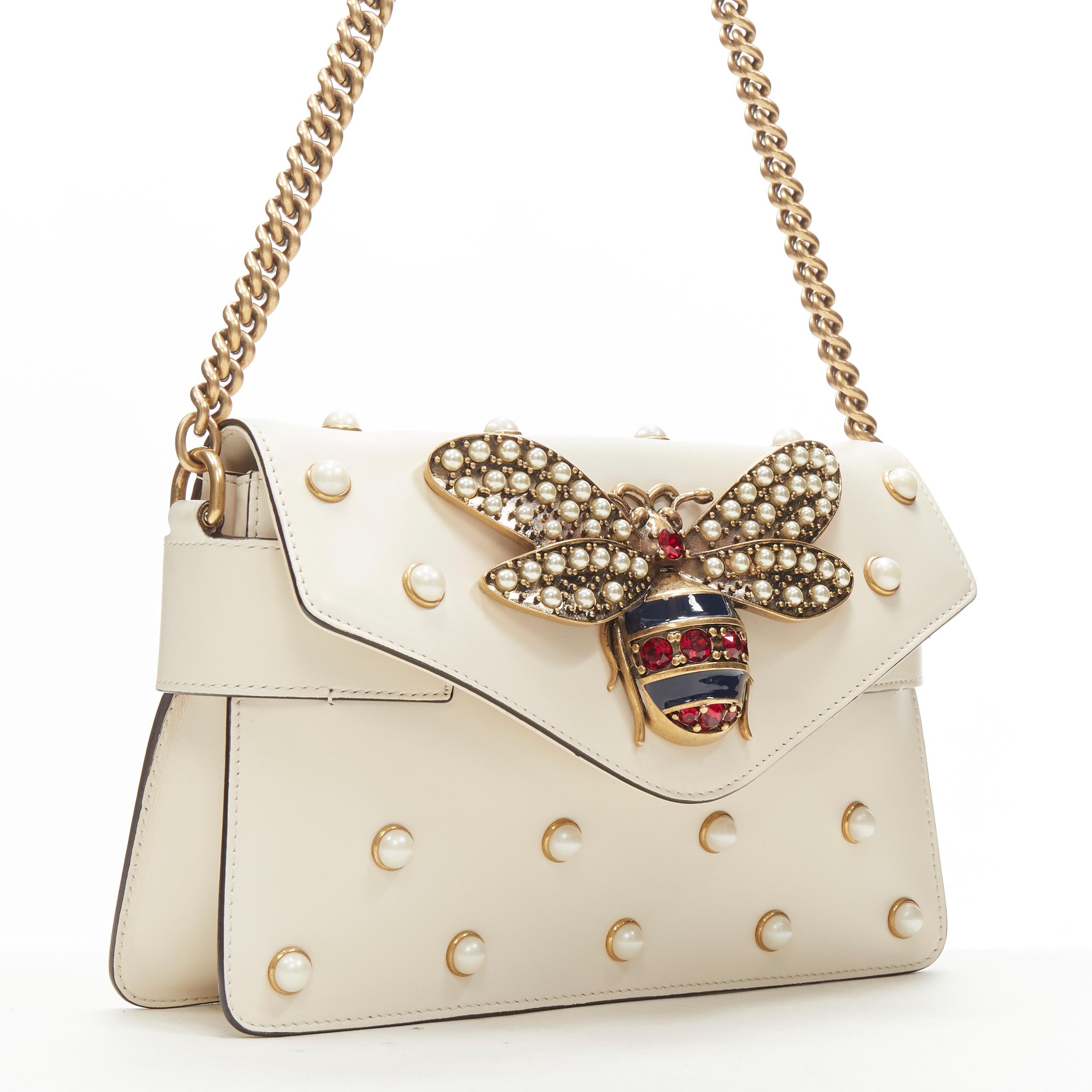 GUCCI Queen Margaret Embellished Bee pearl stud white flap crossbody bag In Excellent Condition For Sale In Hong Kong, NT