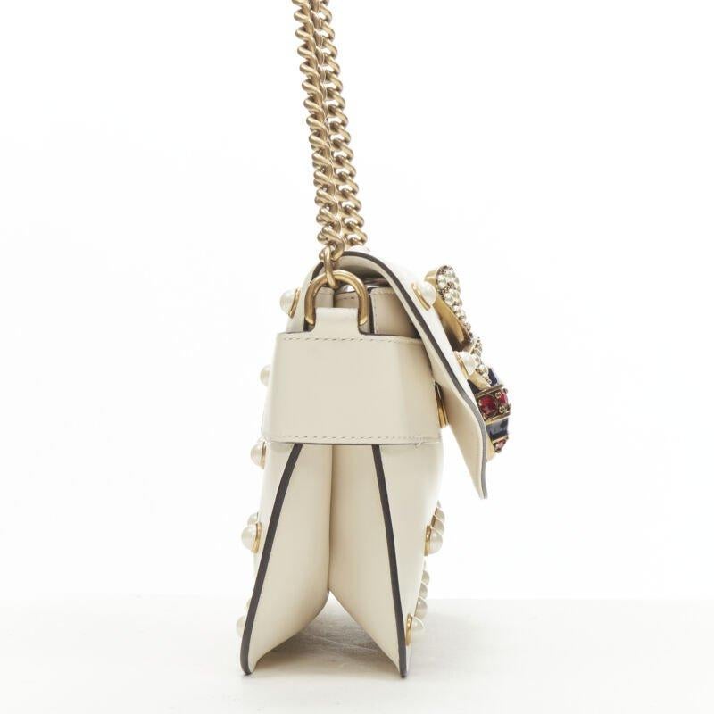 GUCCI Queen Margaret Embellished Bee pearl stud white flap crossbody bag In Excellent Condition For Sale In Hong Kong, NT