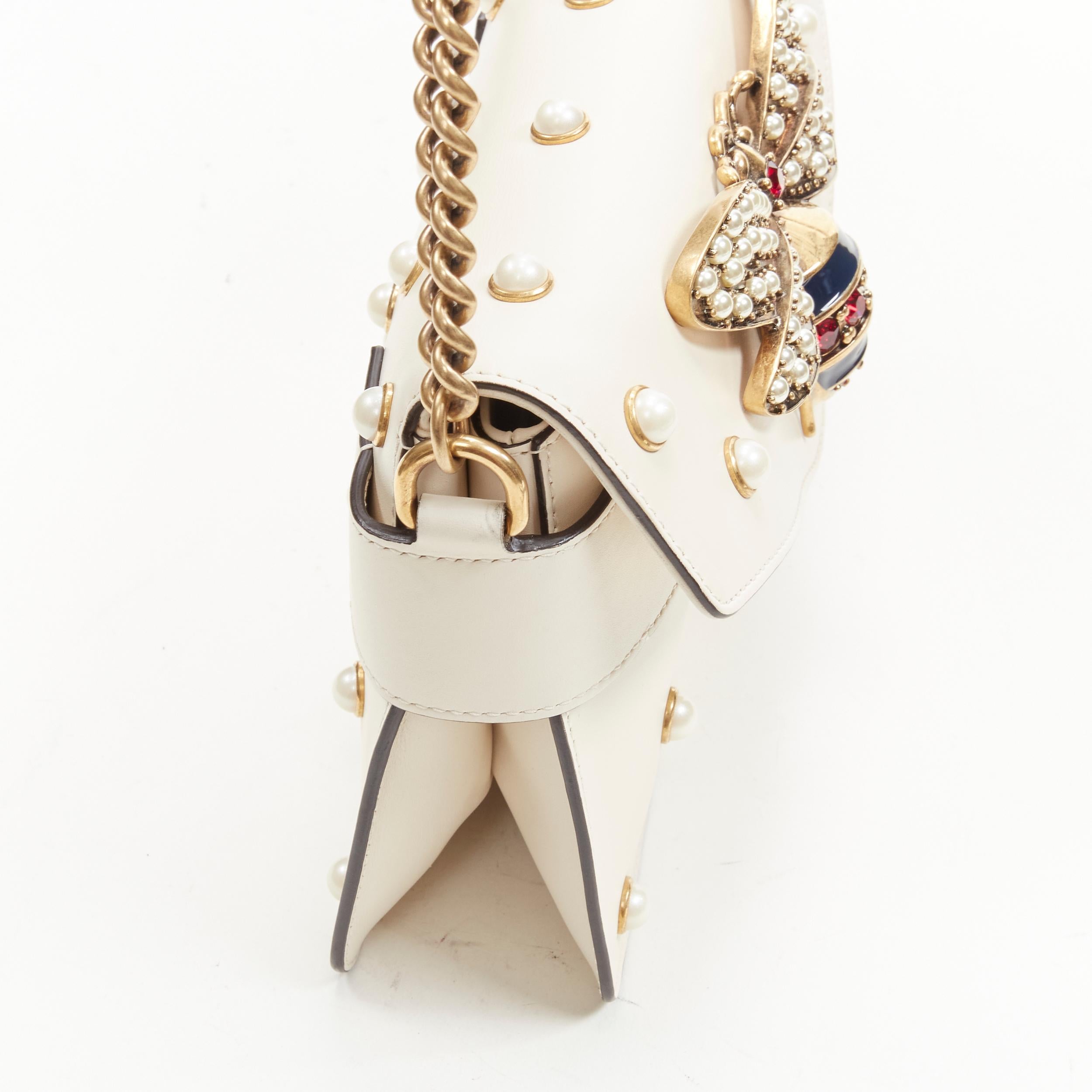 Bolso bandolera GUCCI Queen Margaret Embellished Bee tachuela de perlas blanca con solapa 1