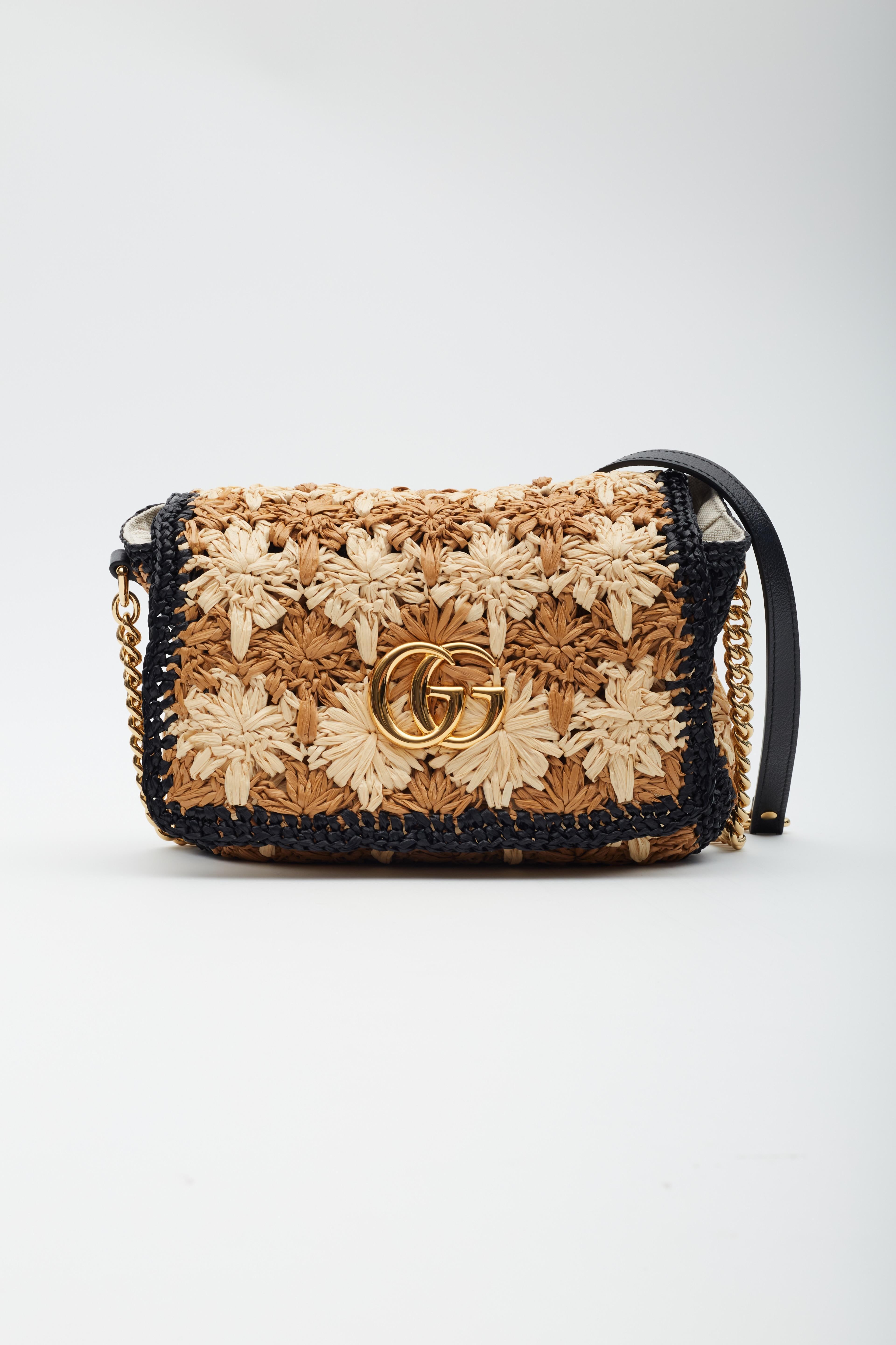Gucci Raffia Crochet Flower GG Marmont Shoulder Bag Ecru Black S In Excellent Condition In Montreal, Quebec
