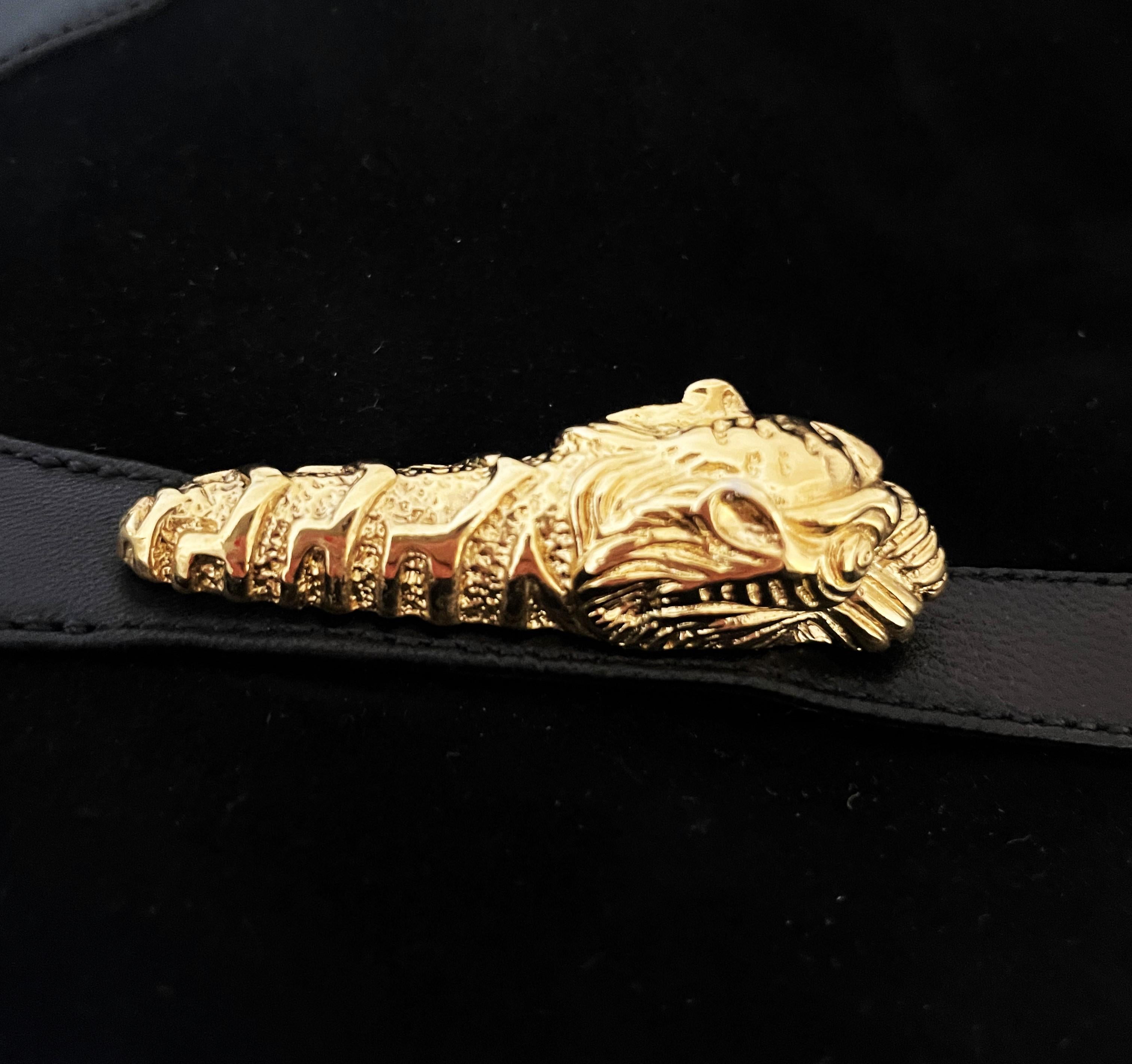 Gucci Rare Schwarz Wildleder Leder High Heel Stiefeletten Gold Metall Panther im Angebot 8