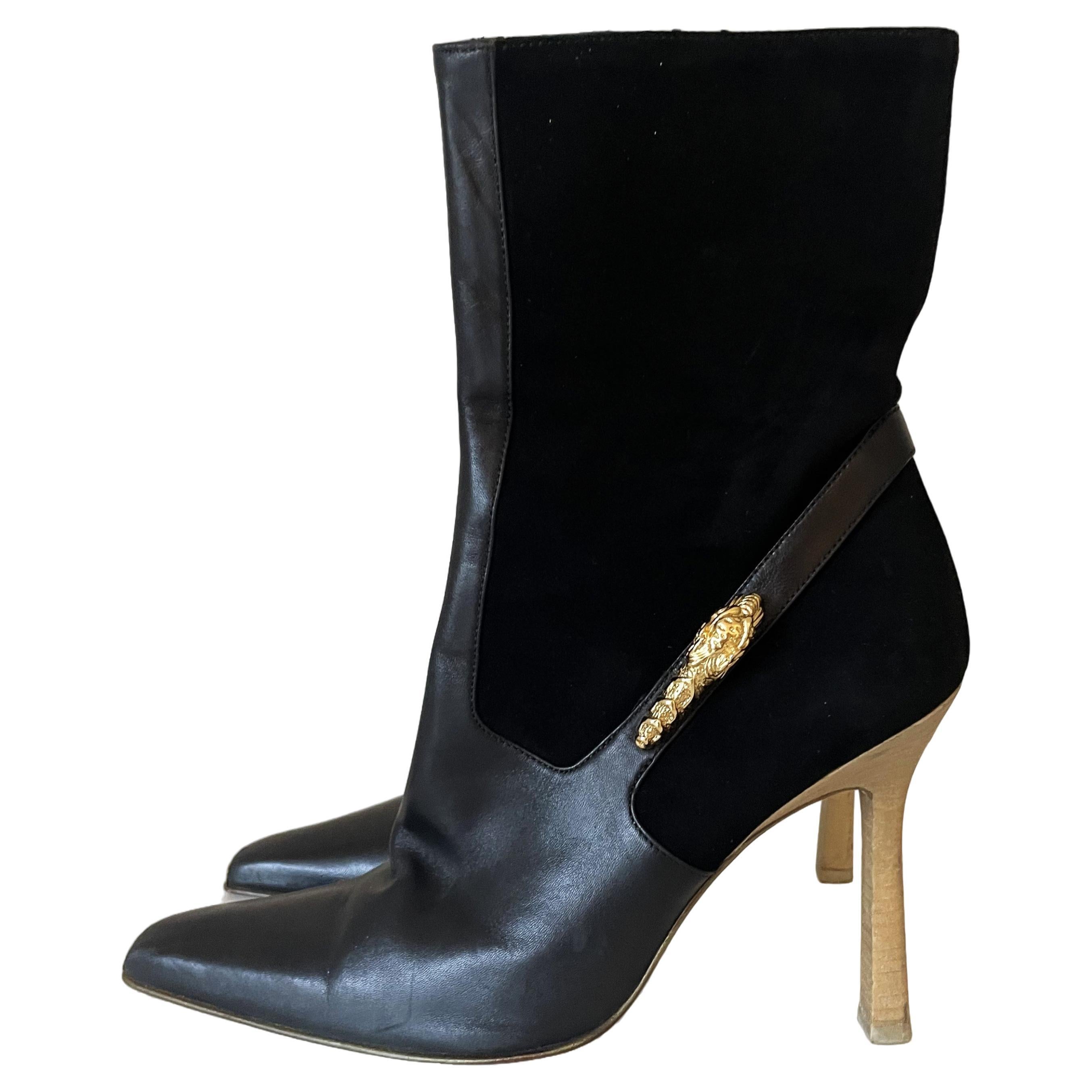 Gucci Rare Schwarz Wildleder Leder High Heel Stiefeletten Gold Metall Panther im Angebot