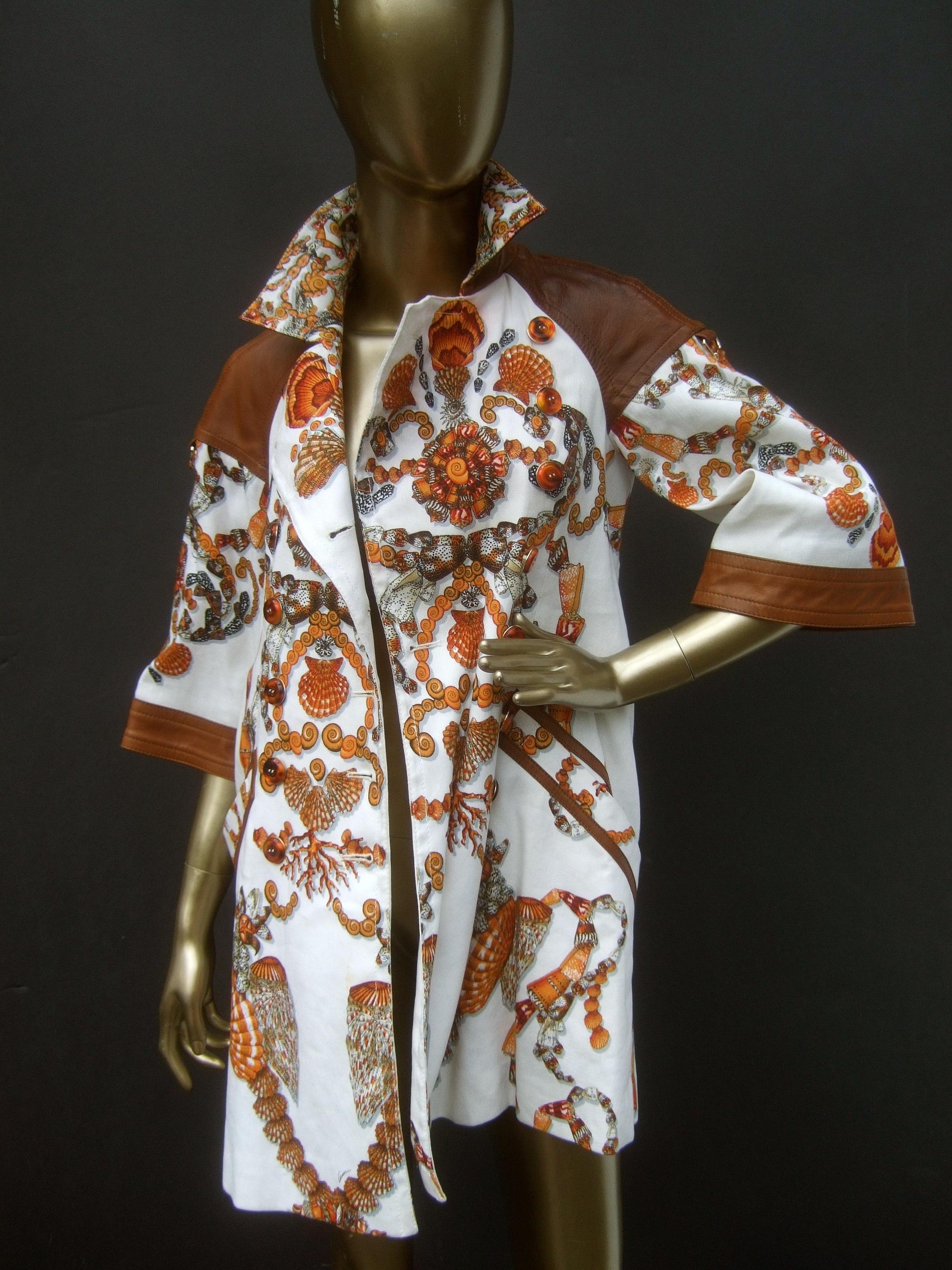 Gucci Rare veste Sea Life en coton et bordure en cuir, taille 38 vers 1990 Bon état - En vente à University City, MO