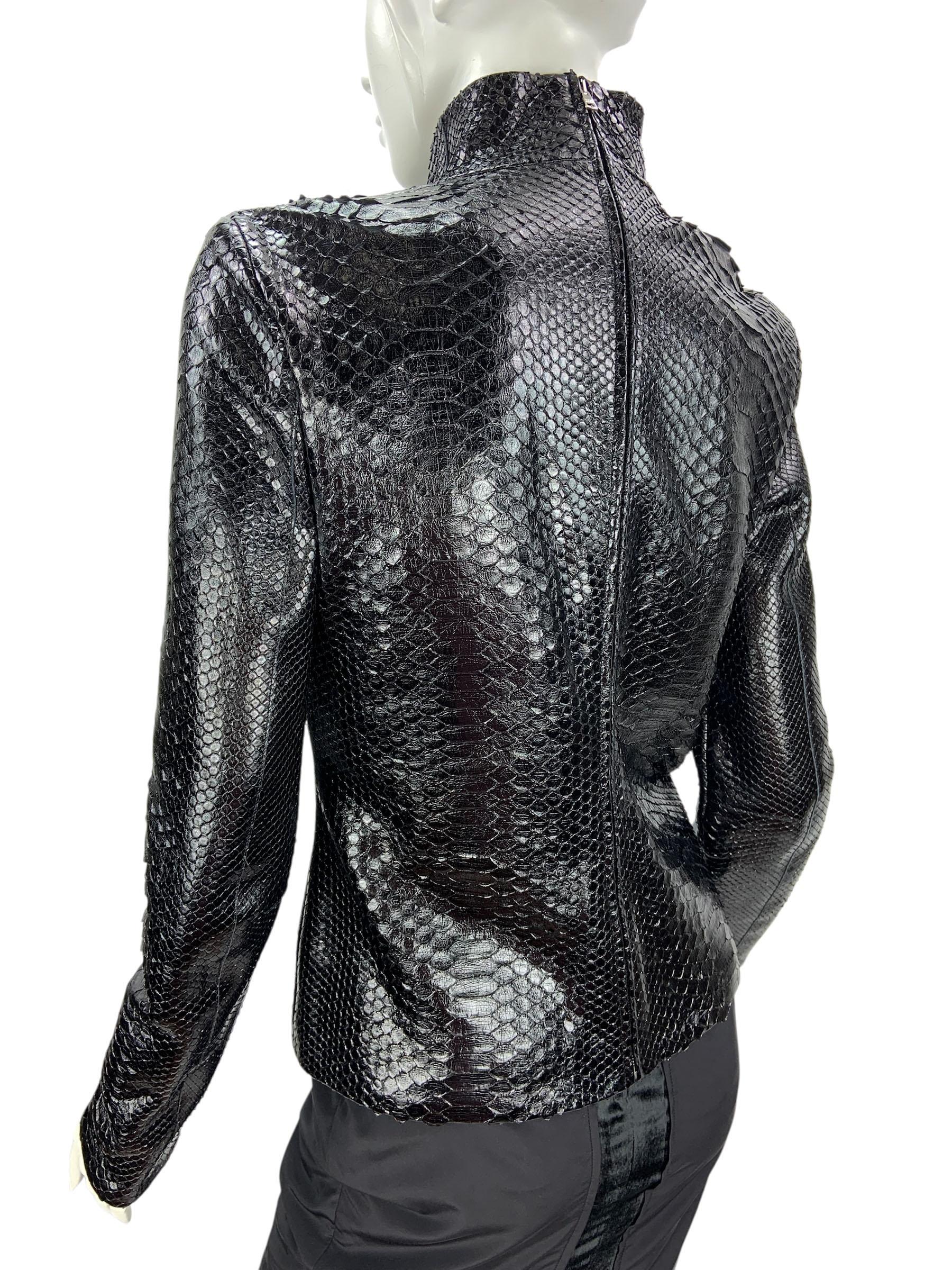 Gucci Giacca a collo alto in vero pitone nera a collo alto It 42 US 6 In condizioni ottime in vendita a Montgomery, TX