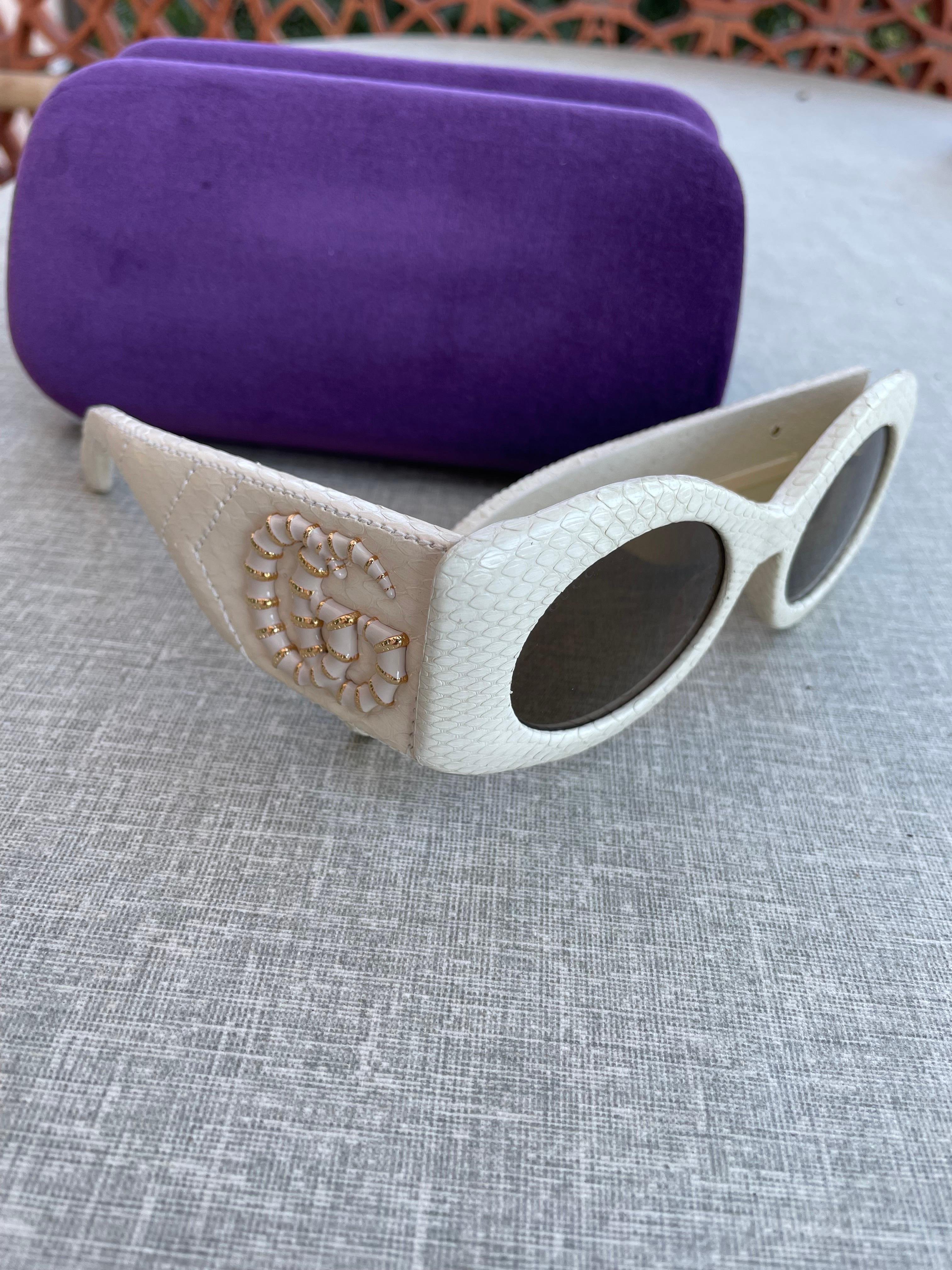 Black Gucci rectangular sunglasses in ayers.