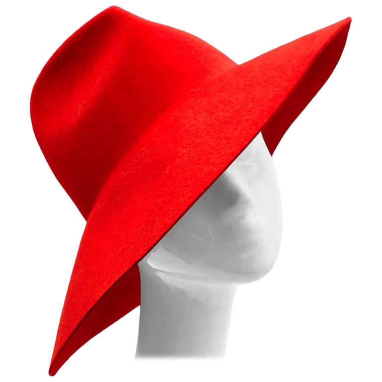 Gucci Red Asymmetrical Wide Brim Rabbit Felt Hat - Size M For Sale