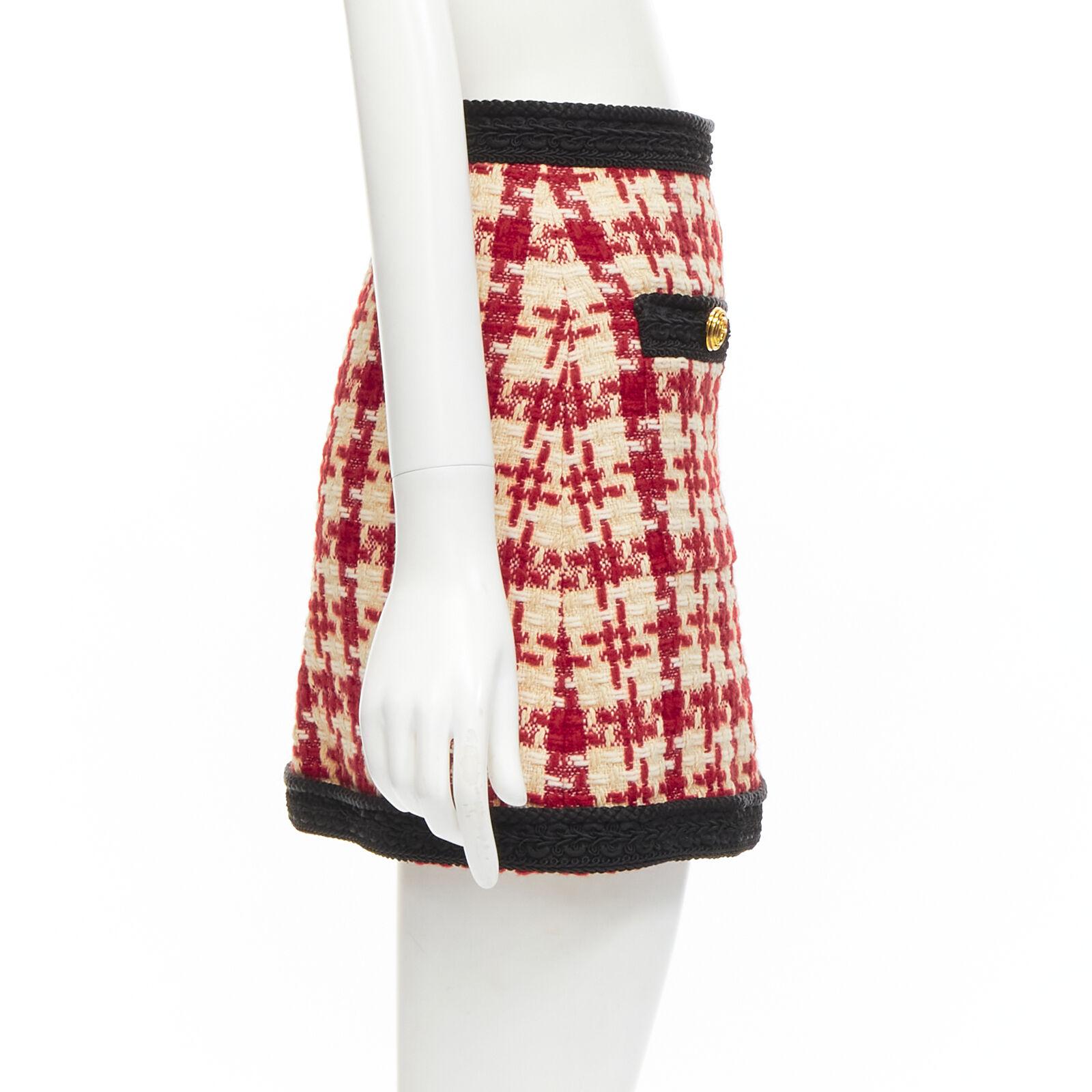 Beige GUCCI red beige checkered tweed gold tone GG button mini skirt IT36 XXS For Sale