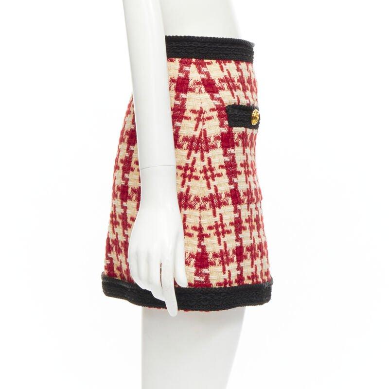GUCCI red beige checkered tweed gold tone GG button mini skirt IT36 XXS In Excellent Condition For Sale In Hong Kong, NT