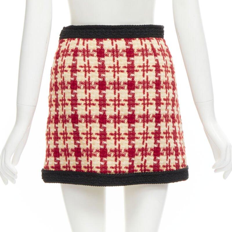 Women's GUCCI red beige checkered tweed gold tone GG button mini skirt IT36 XXS For Sale