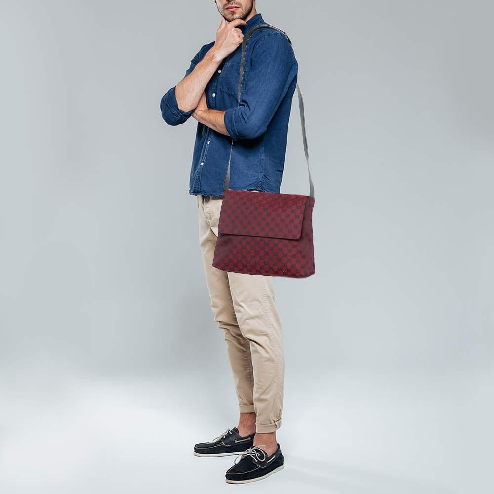 Gucci Red/Black GG Canvas and Leather Messenger Bag In Good Condition In Dubai, Al Qouz 2