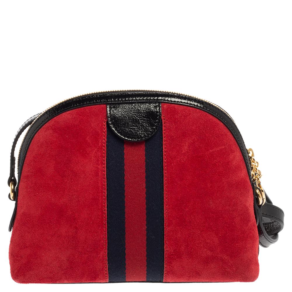 Stacked with signatory elements of the House, this Ophidia crossbody bag from Gucci will bring iconic excellence to your style. It is made from suede and patent leather, with a gold-toned GG motif perched on the front. A Web trim outlines the