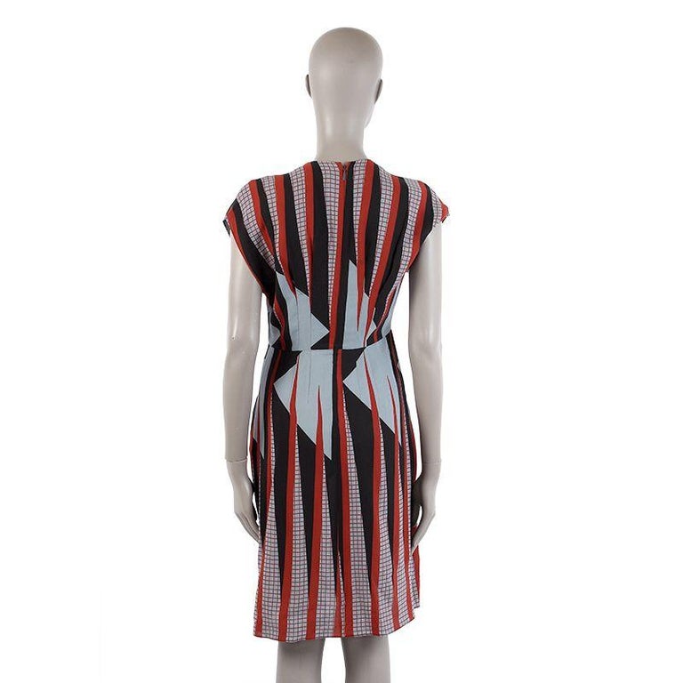 GUCCI red blue black silk GRAPHIC Sleeveless EMPIRE Dress 42 For Sale ...