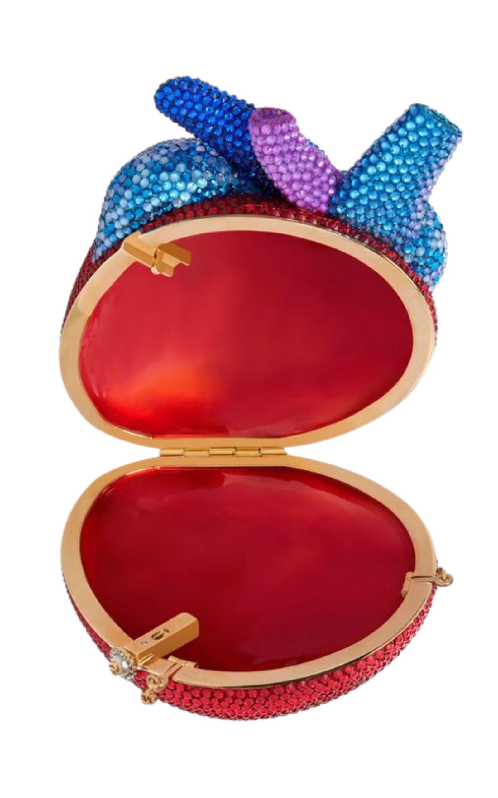 Women's Gucci Red Broadway Heart Crystal-Embellished Clutch Bag For Sale