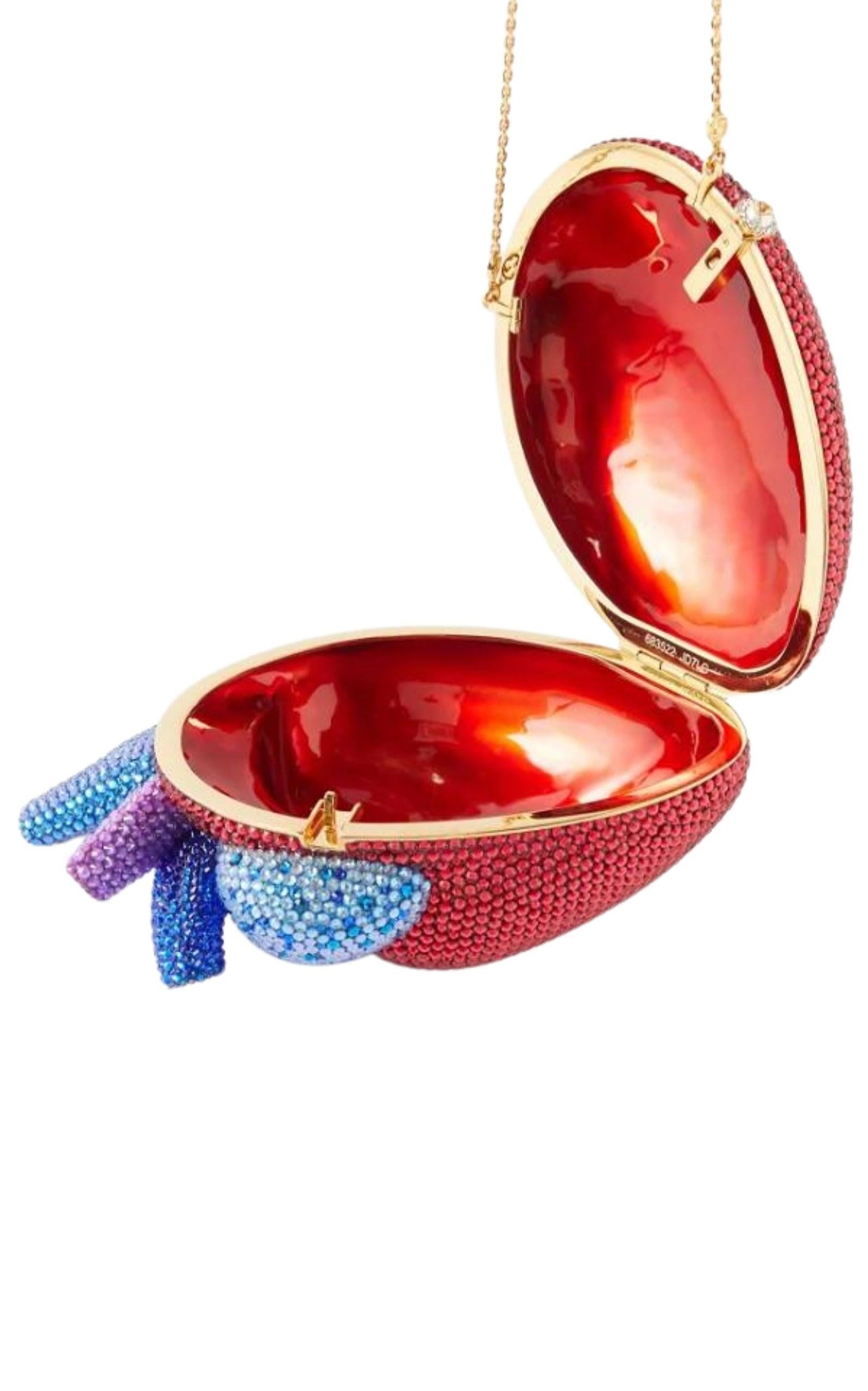 Gucci Red Broadway Heart Crystal-Embellished Clutch Bag For Sale 2