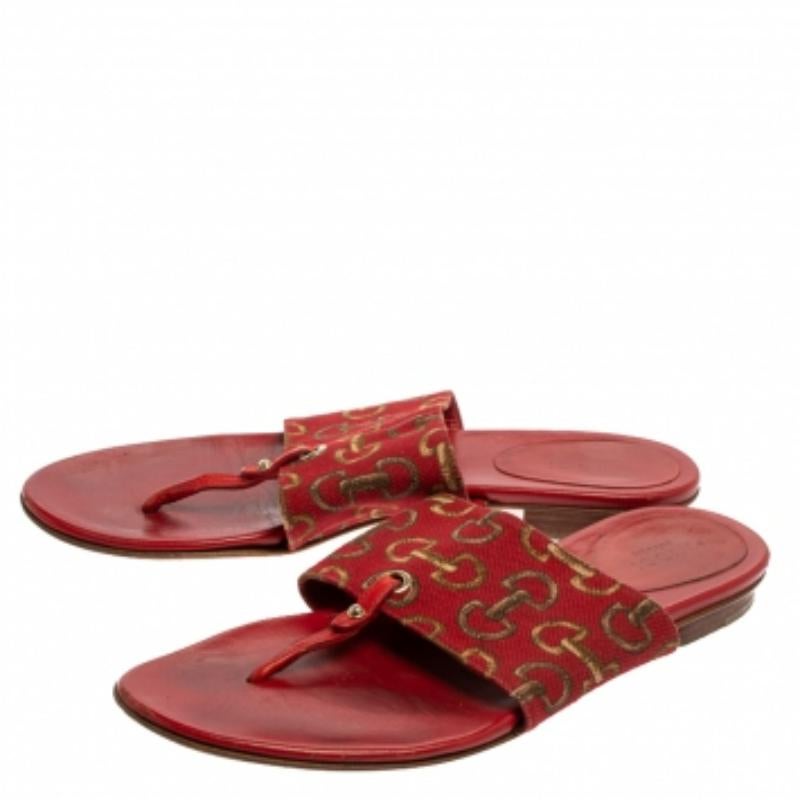 Gucci Red Canvas And Leather Thong Flats Sandals Size 36.5 In Good Condition For Sale In Dubai, Al Qouz 2