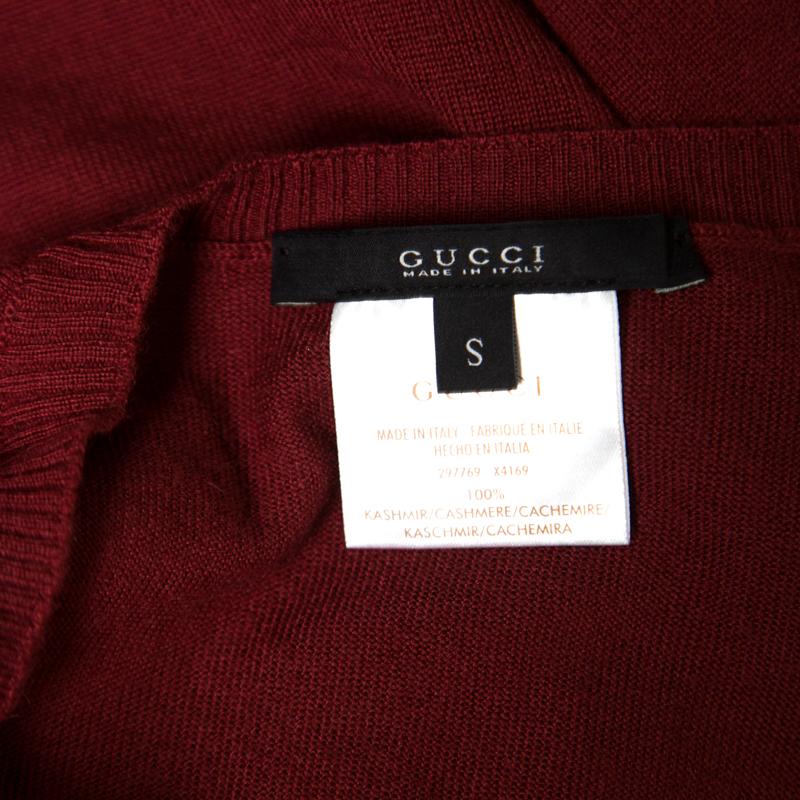 Gucci Red Cashmere V-Neck Sweater S In Good Condition In Dubai, Al Qouz 2