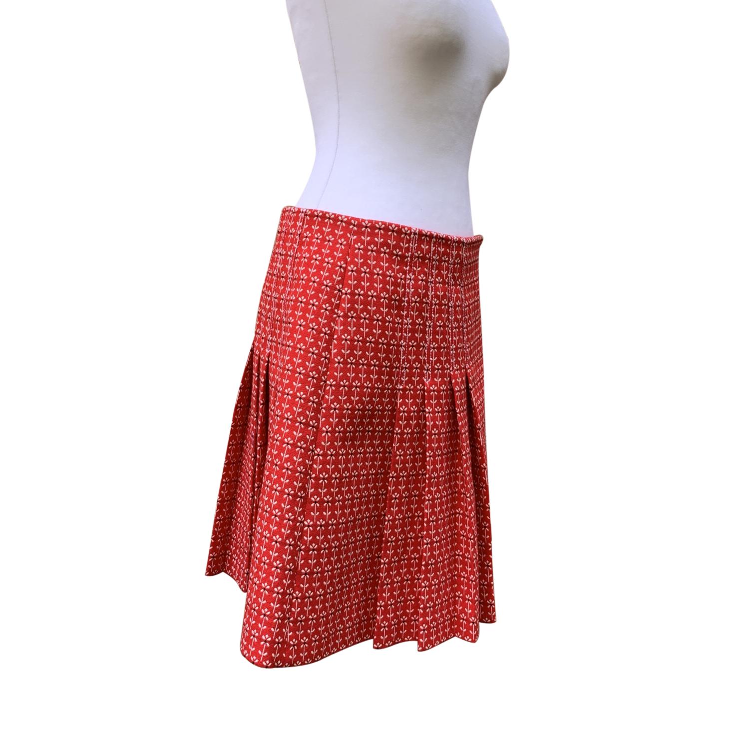 Gucci Red Cotton and Wool Floral Pattern Pleated Skirt Size 44 IT In New Condition In Rome, Rome