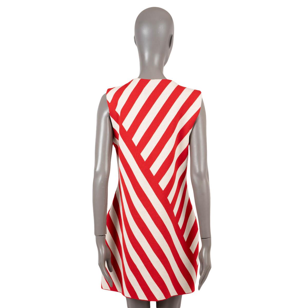 GUCCI red & ecru wool & cotton 2023 STRIPED JACQUARD KNIT MINI Dress L In Excellent Condition For Sale In Zürich, CH
