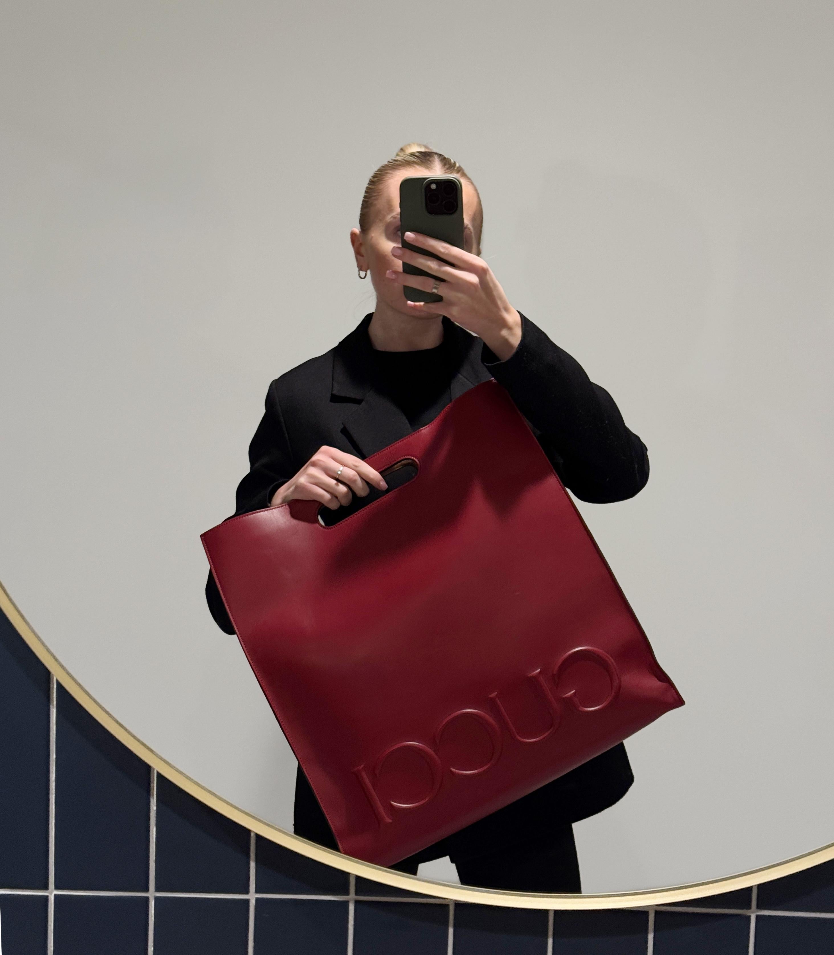 Gucci Red Embossed Smooth Calfskin Leather XL Tote

Product Details
Xupes Ref: CB1430
Brand: Gucci
Model:  XL Tote
Type: Tote
Serial Number: 415883-498879
Accompanied By: Gucci Dust Bag
Colour: Red
Material(s): Smooth Leather 

Specification
Height: