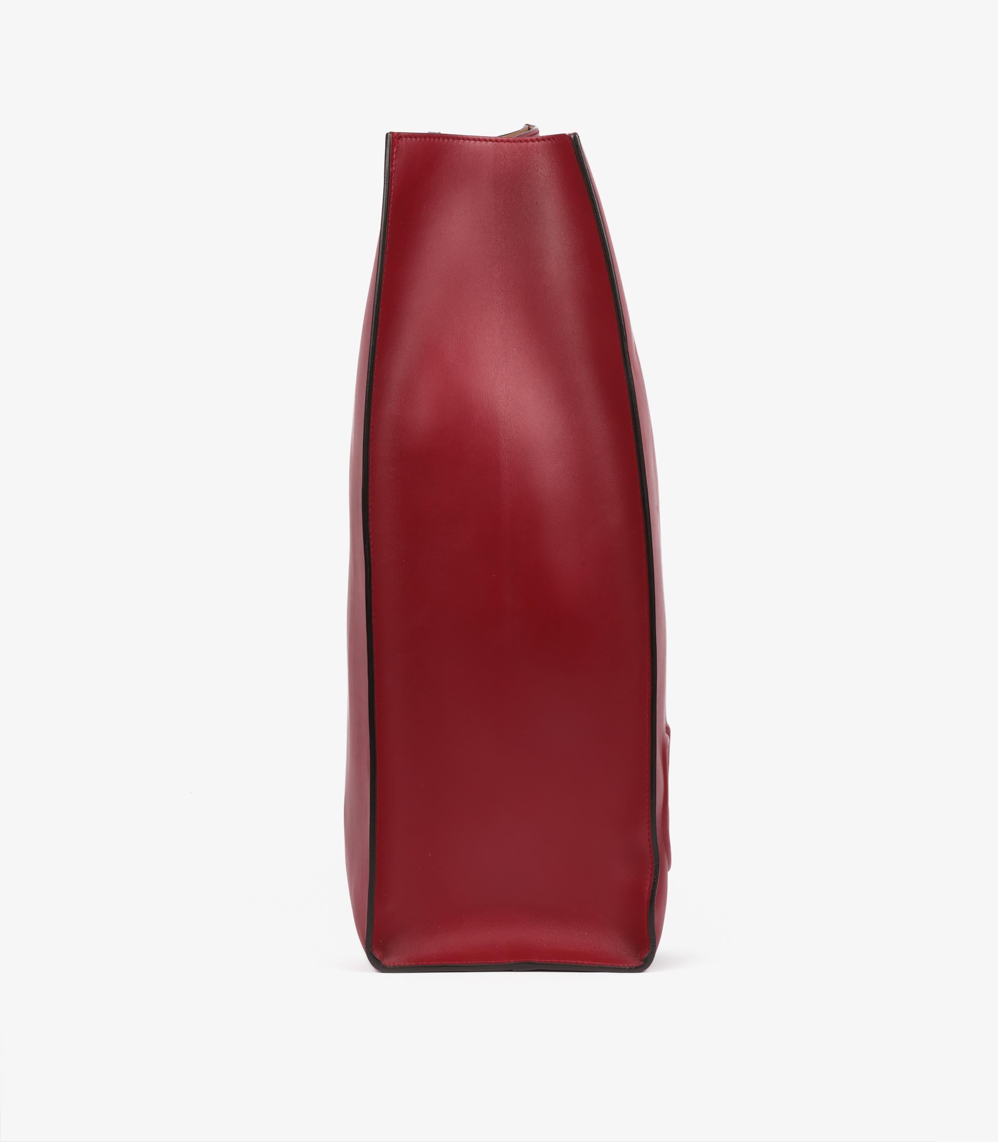 Gucci Red Embossed Smooth Calfskin Leather XL Tote In Excellent Condition For Sale In Bishop's Stortford, Hertfordshire