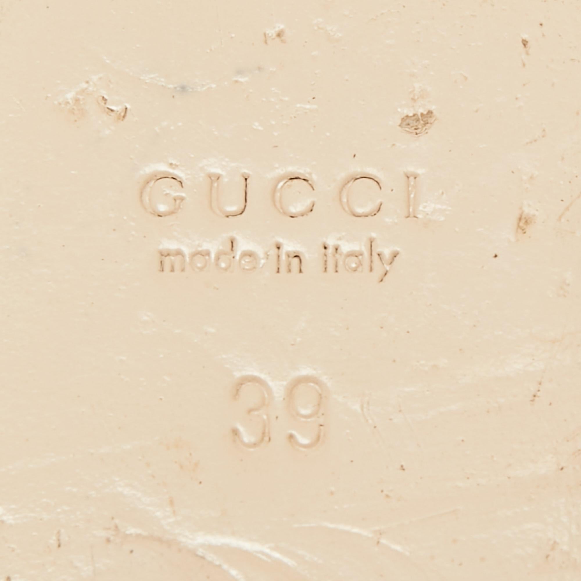 Gucci Red GG Canvas Horsebit Princetown Flat Mules Size 39 In Good Condition In Dubai, Al Qouz 2