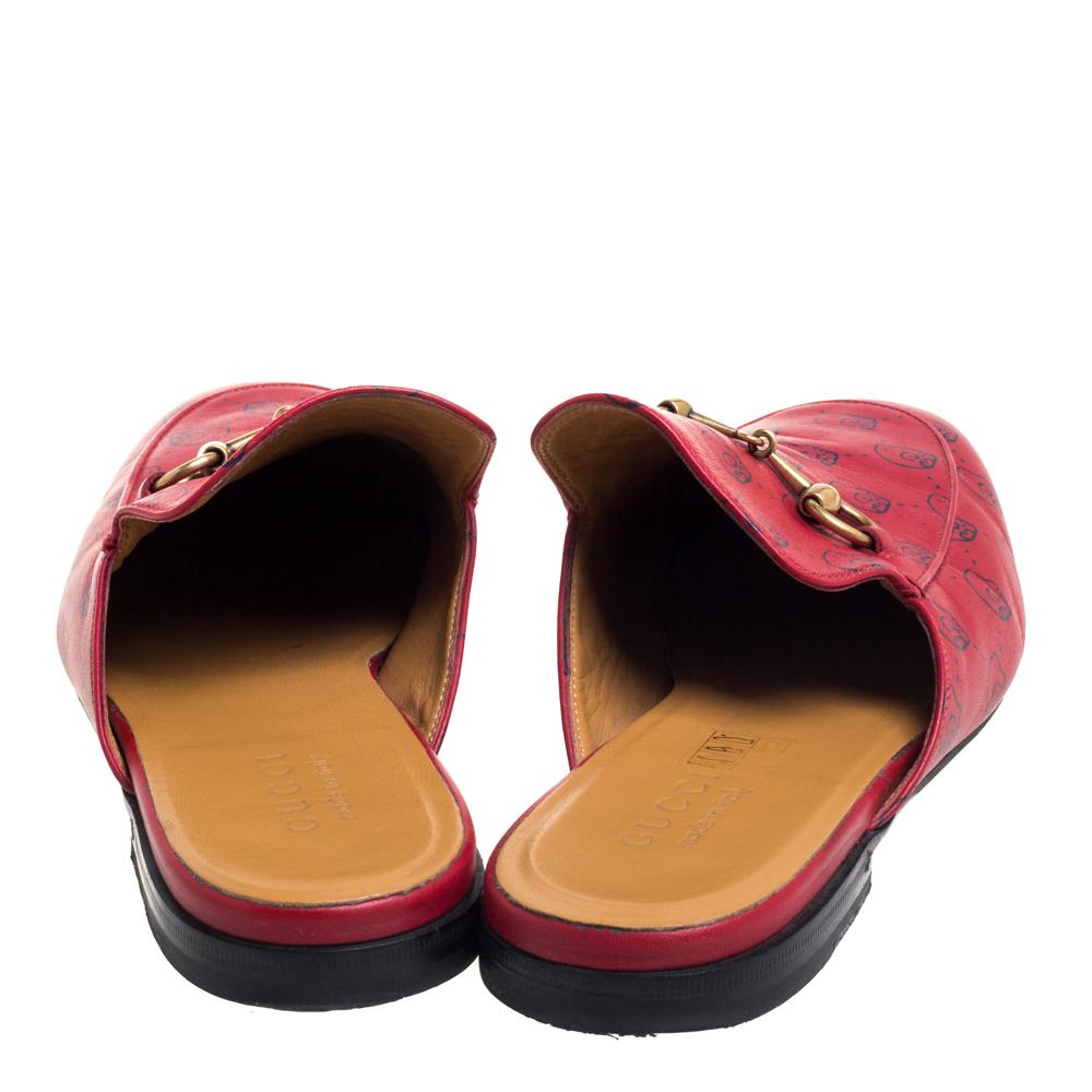Gucci Rot GG Ghost Print Leder Princetown Horsebit Mules Größe 42::5 im Zustand „Gut“ in Dubai, Al Qouz 2