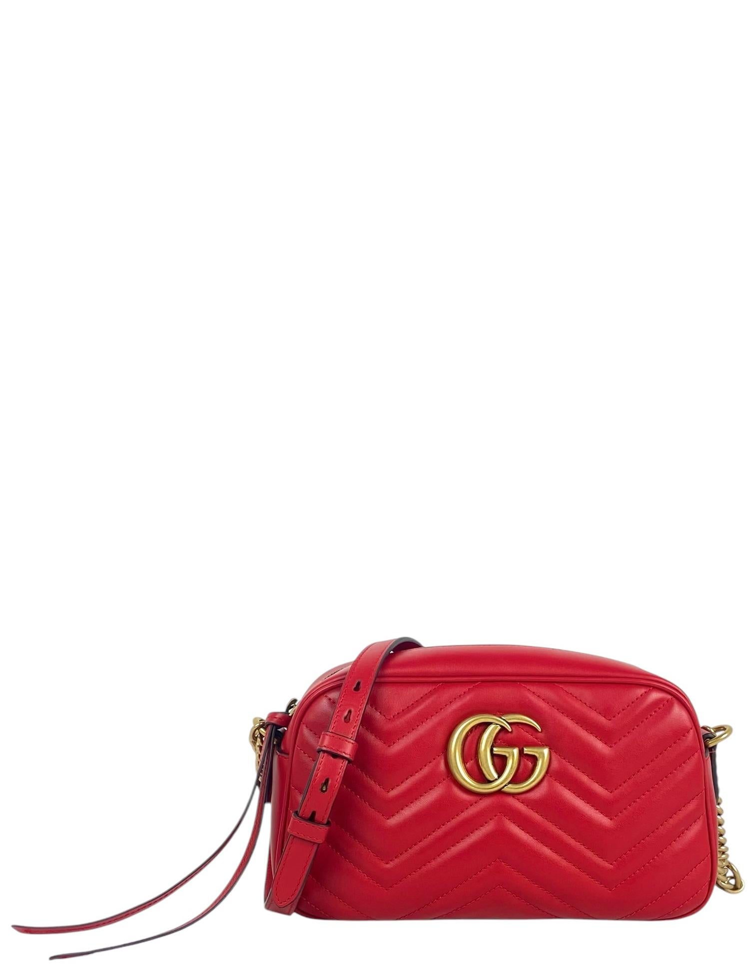 Rouge Gucci - Sac à bandoulière Marmont en cuir matelassé GG rouge en vente