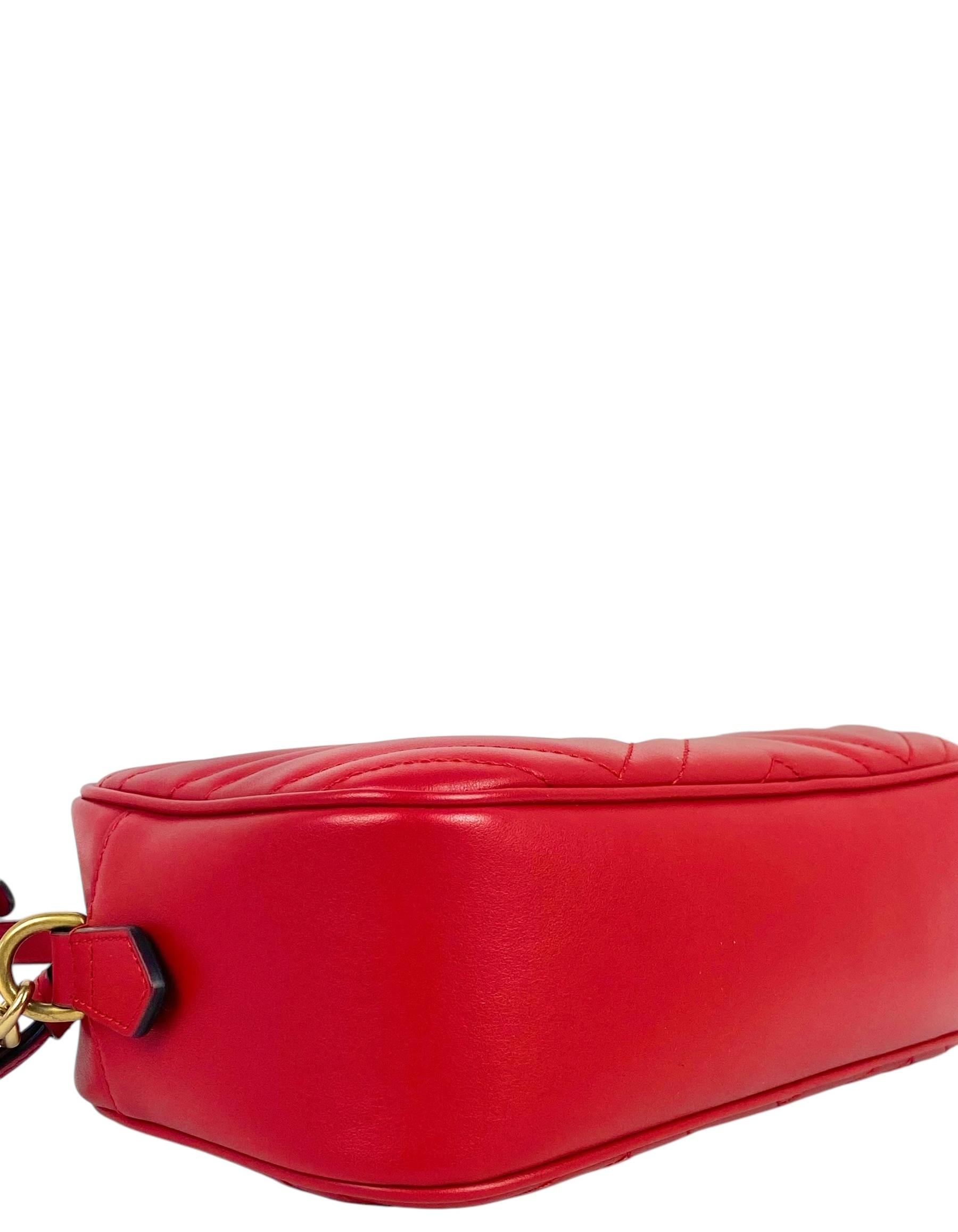 Gucci - Sac à bandoulière Marmont en cuir matelassé GG rouge Pour femmes en vente