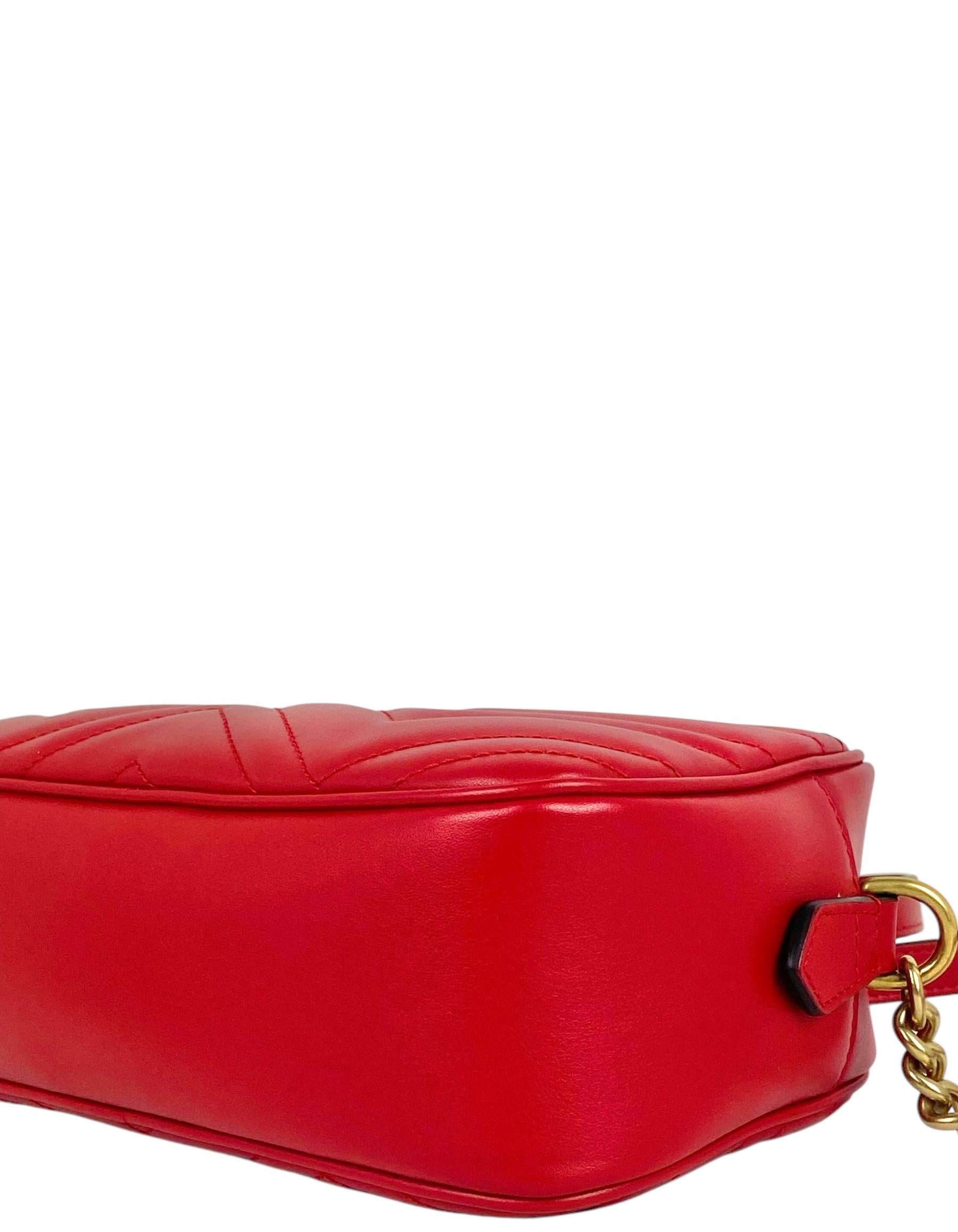 Gucci - Sac à bandoulière Marmont en cuir matelassé GG rouge en vente 1