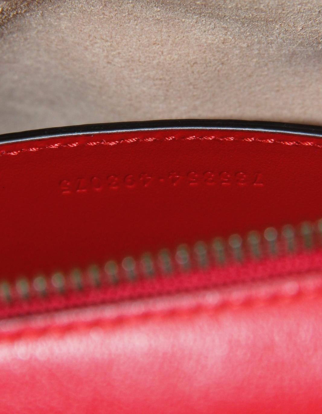 Gucci - Sac à bandoulière Marmont en cuir matelassé GG rouge en vente 3