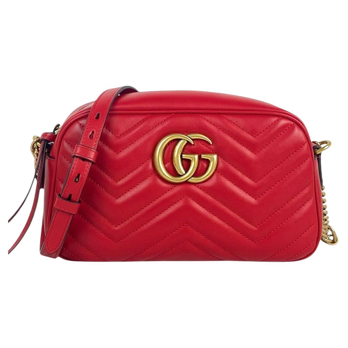 Gucci - Sac à bandoulière Marmont en cuir matelassé GG rouge en vente