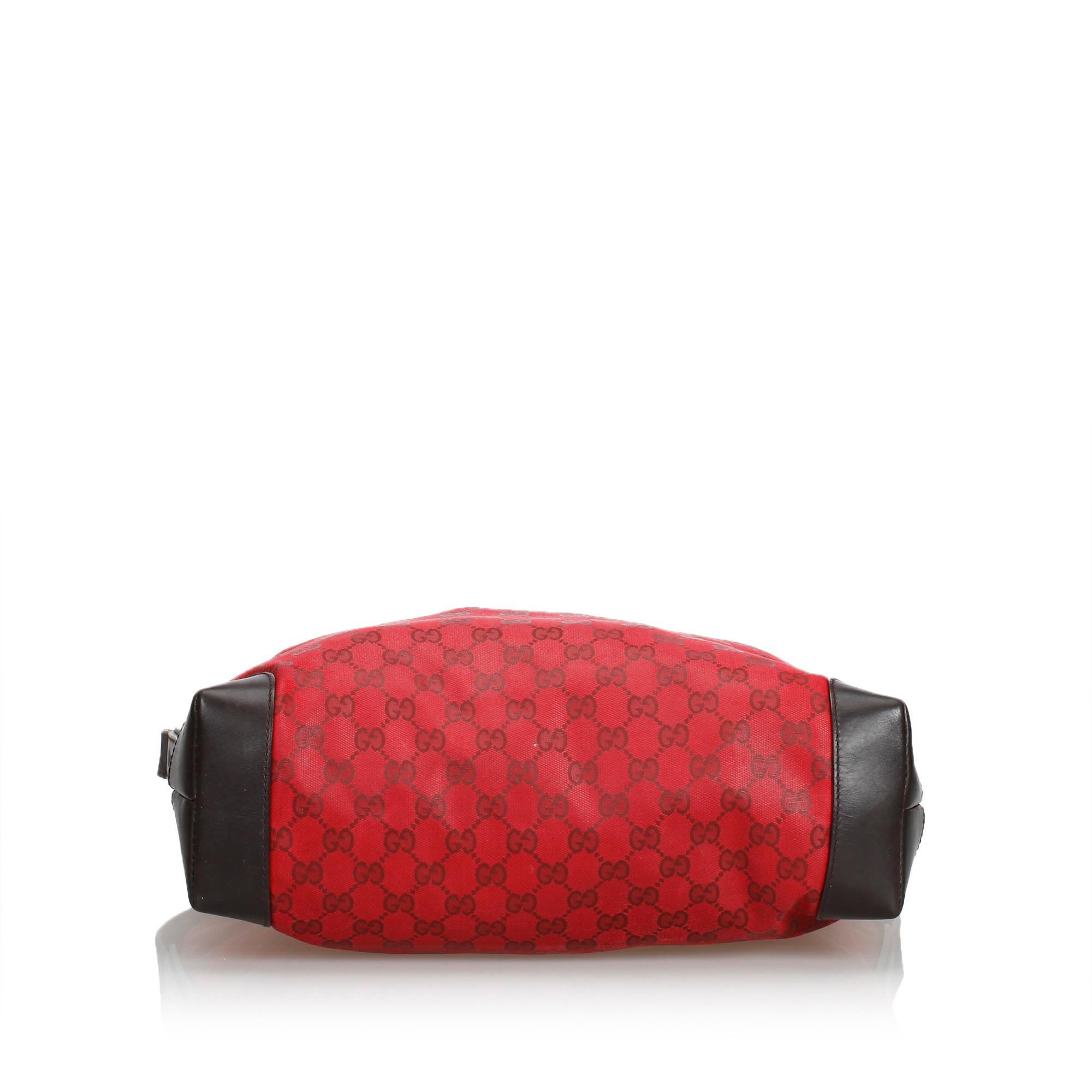 Women's Gucci Red GG Supreme Crossbody Bag For Sale