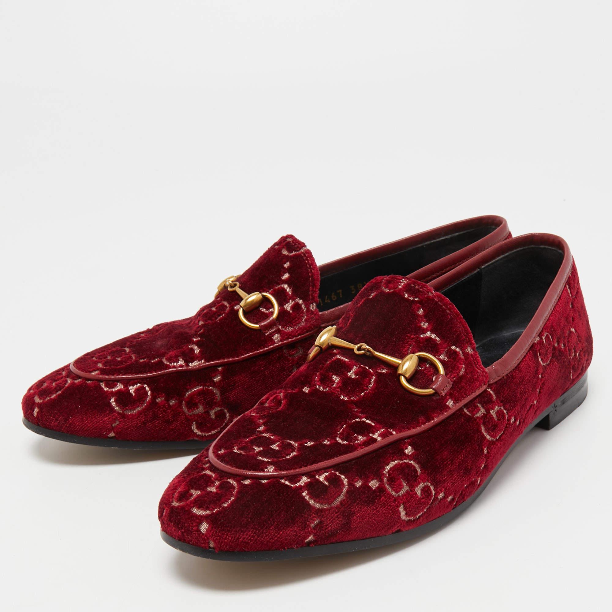 Gucci Red GG Velvet Jordaan Loafers Size 38.5 In Good Condition In Dubai, Al Qouz 2