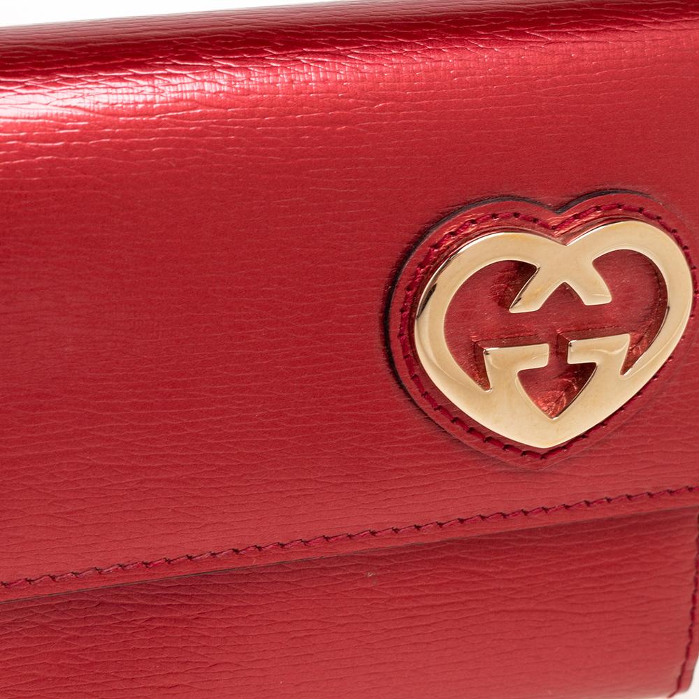 Gucci Red Glossy Leather GG Heart Continental Wallet In Good Condition In Dubai, Al Qouz 2