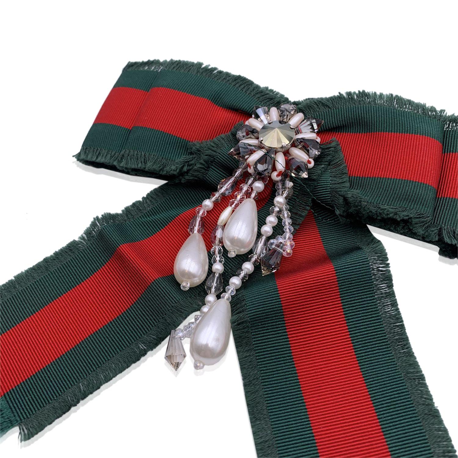 Gucci Red Green Grosgrain Bow Brooch Pin with Pearls and Crystals In Excellent Condition In Rome, Rome