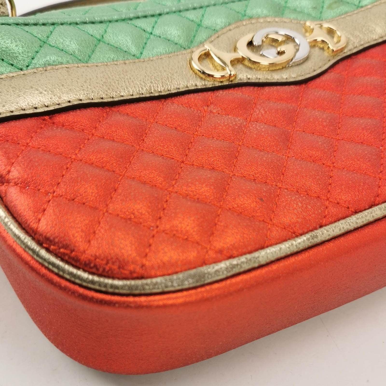 Gucci Red Green Mini Metallic Laminated Trapuntata Leather Horsebit Clutch Pouch For Sale 1