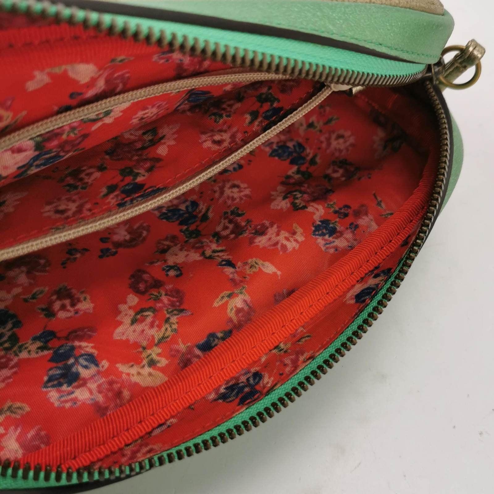 Gucci Red Green Mini Metallic Laminated Trapuntata Leather Horsebit Clutch Pouch For Sale 4