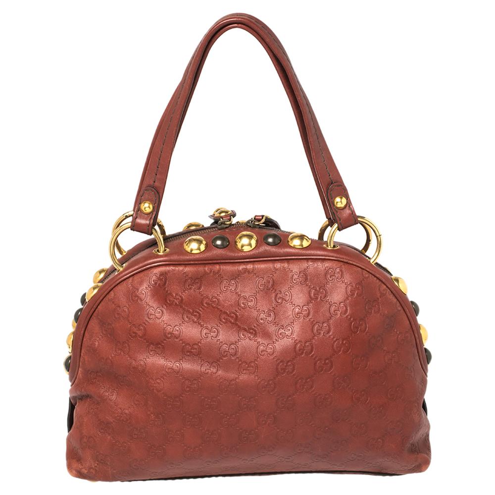 This Gucci Babouska creation might just become the most loved classic bag in your closet. Crafted from Guccissima leather, it has gold-tone stud detailing and the signature crest detail on the front. The bag is equipped with two handles and a
