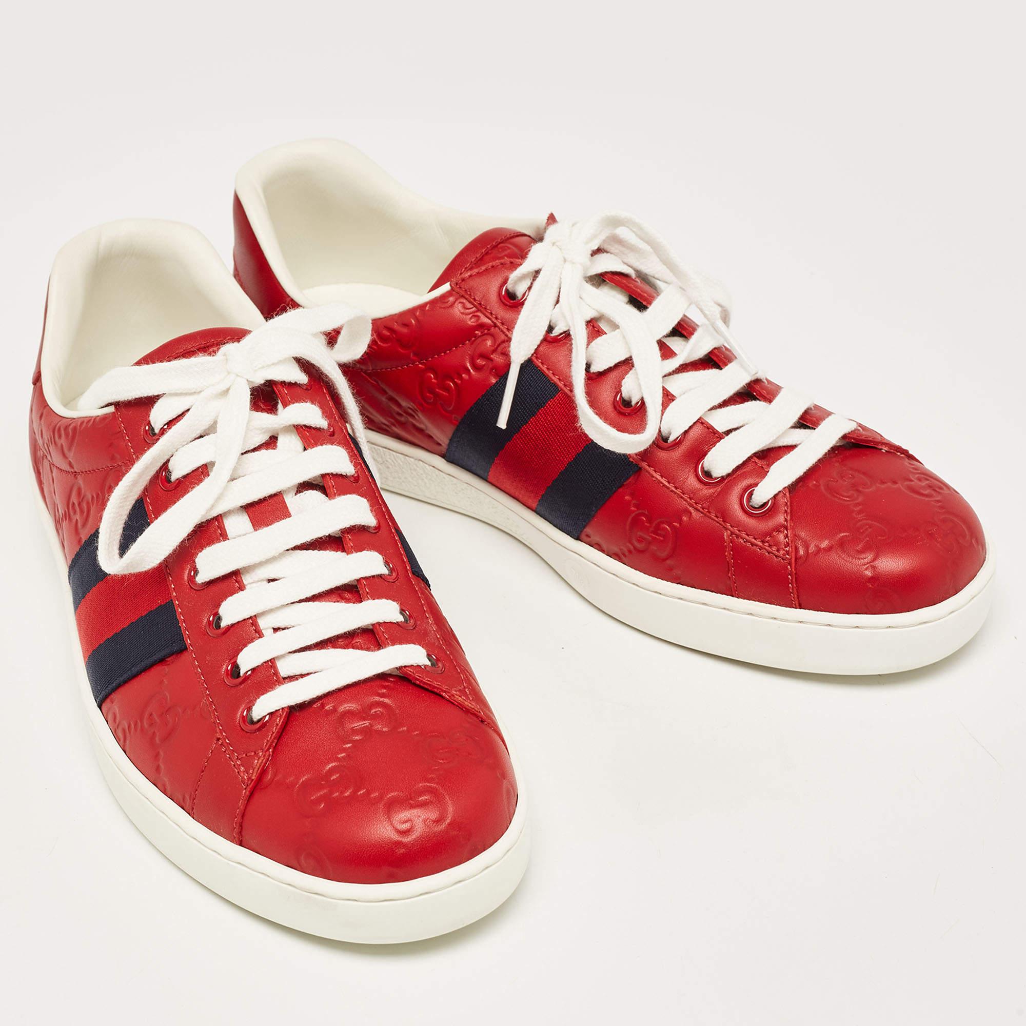 Infused with signature elements, these Gucci sneakers will make your days comfortable. They are constructed from Guccissima leather and are added with a Web stripe detailing on the sides. With lace-up vamps and rubber soles, this pair aims to
