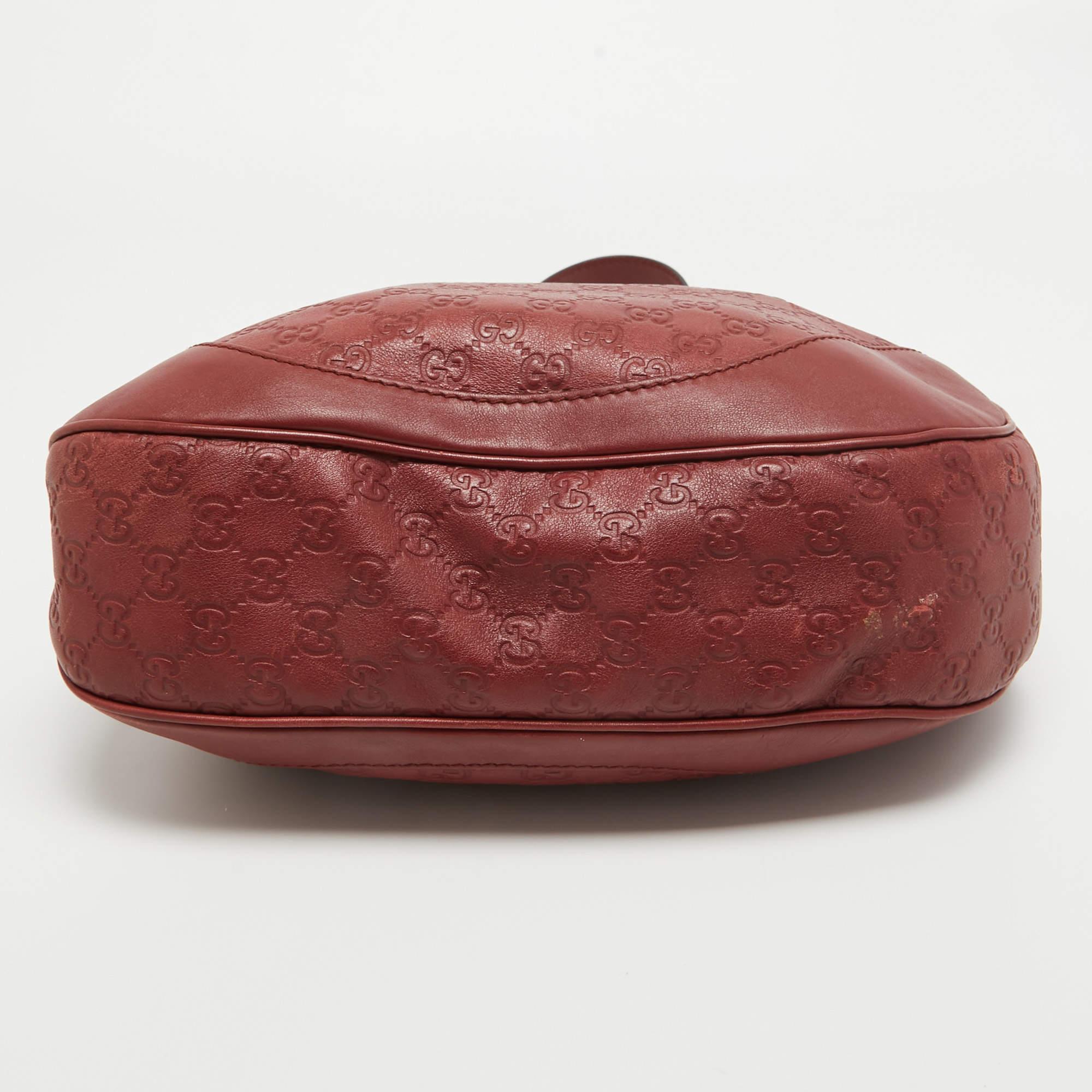 Gucci Red Guccissima Leather Charlotte Hobo In Good Condition For Sale In Dubai, Al Qouz 2
