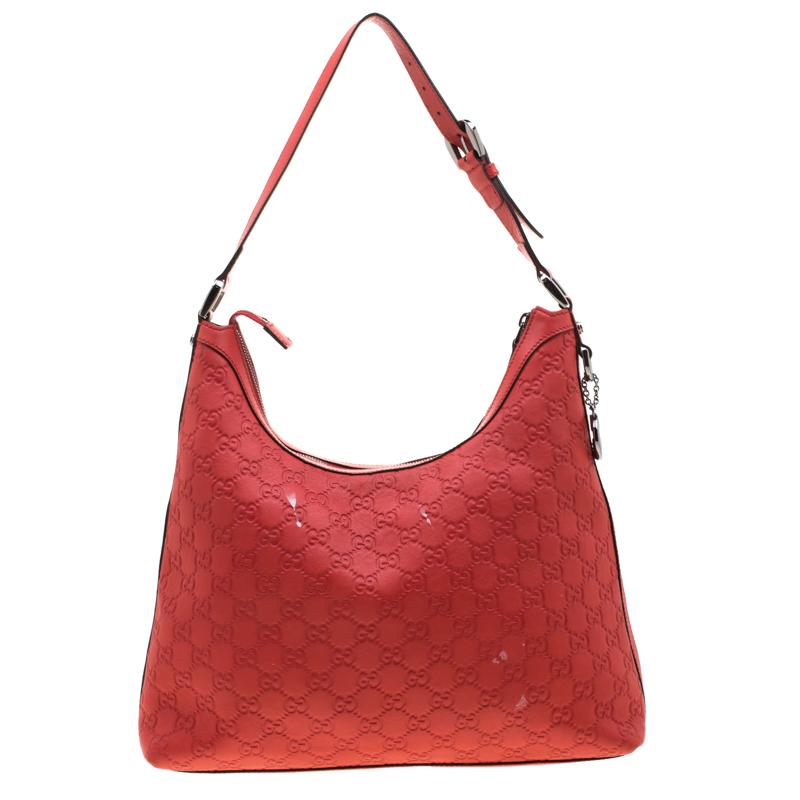 Masterfully crafted with Guccissima leather, this bag is a prize to own. Lined with the finest fabric, the interior of this bag has enough space for more than just your essentials. A single handle and a GG charm complete this hobo.

Includes: The