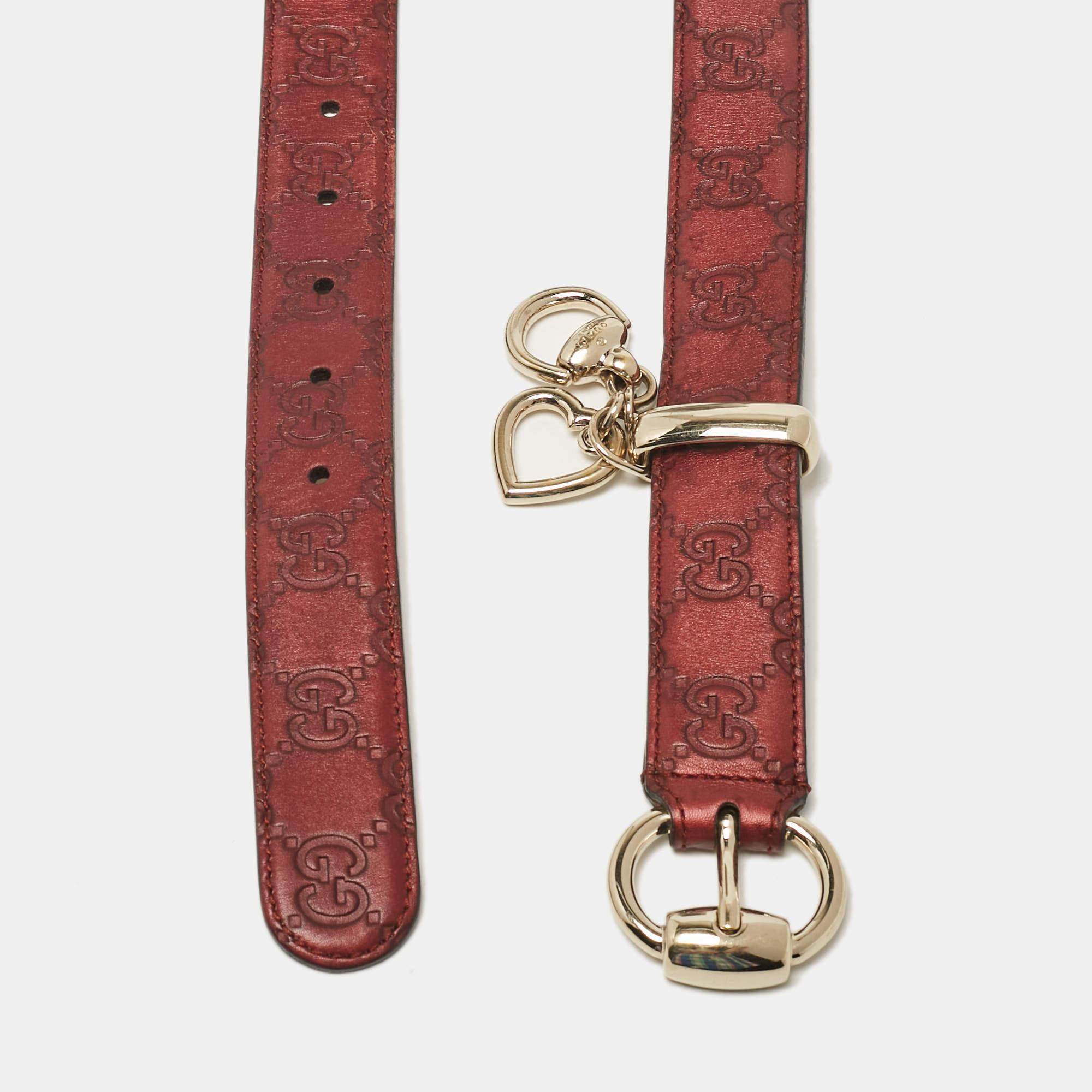Aggiungi una finitura elegante al tuo look con questa cintura di Gucci. È stato realizzato con cura per durare a lungo e dare slancio al tuo stile.