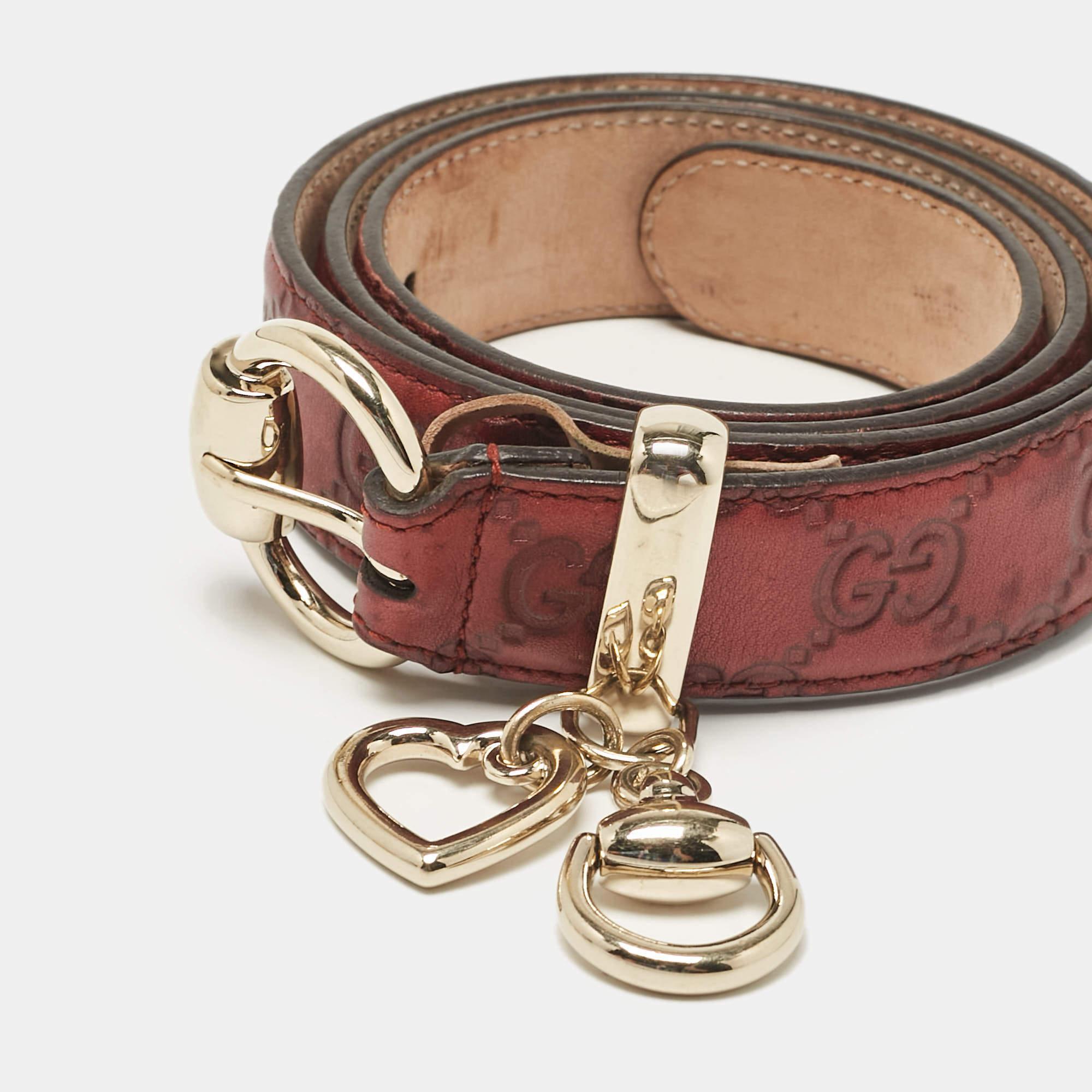 Marrone Gucci Cintura con fibbia a cuore GG in pelle rossa, 90 cm. in vendita