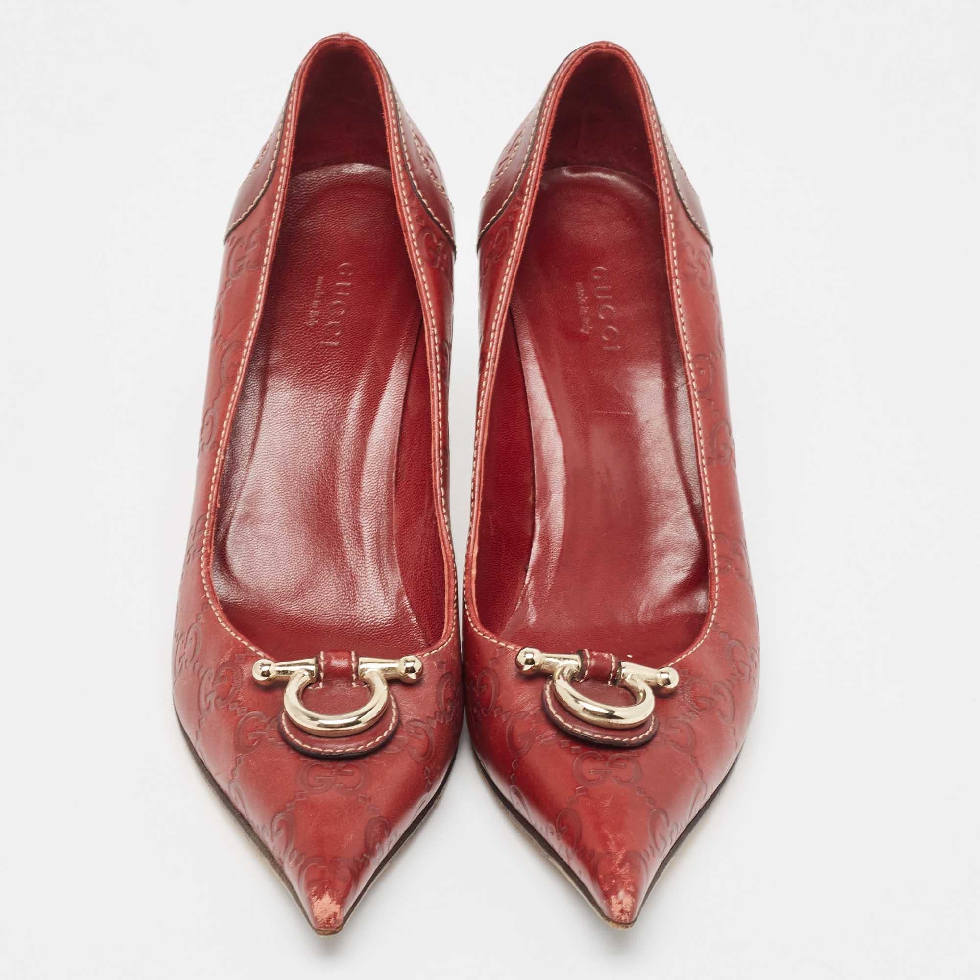 Marron Escarpins Gucci à bout pointu en cuir rouge « Icon Bit » Guccissima, taille 36,5 en vente