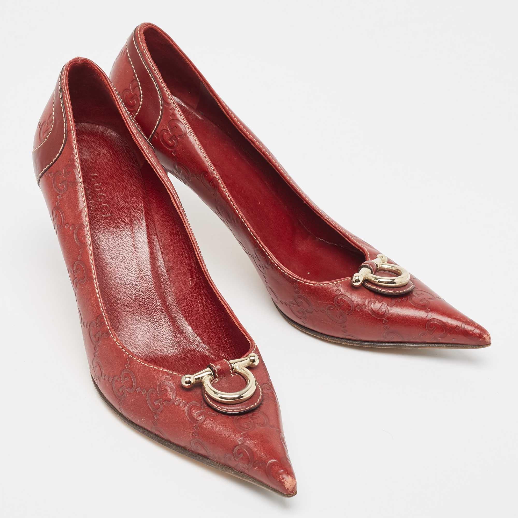Escarpins Gucci à bout pointu en cuir rouge « Icon Bit » Guccissima, taille 36,5 Bon état - En vente à Dubai, Al Qouz 2