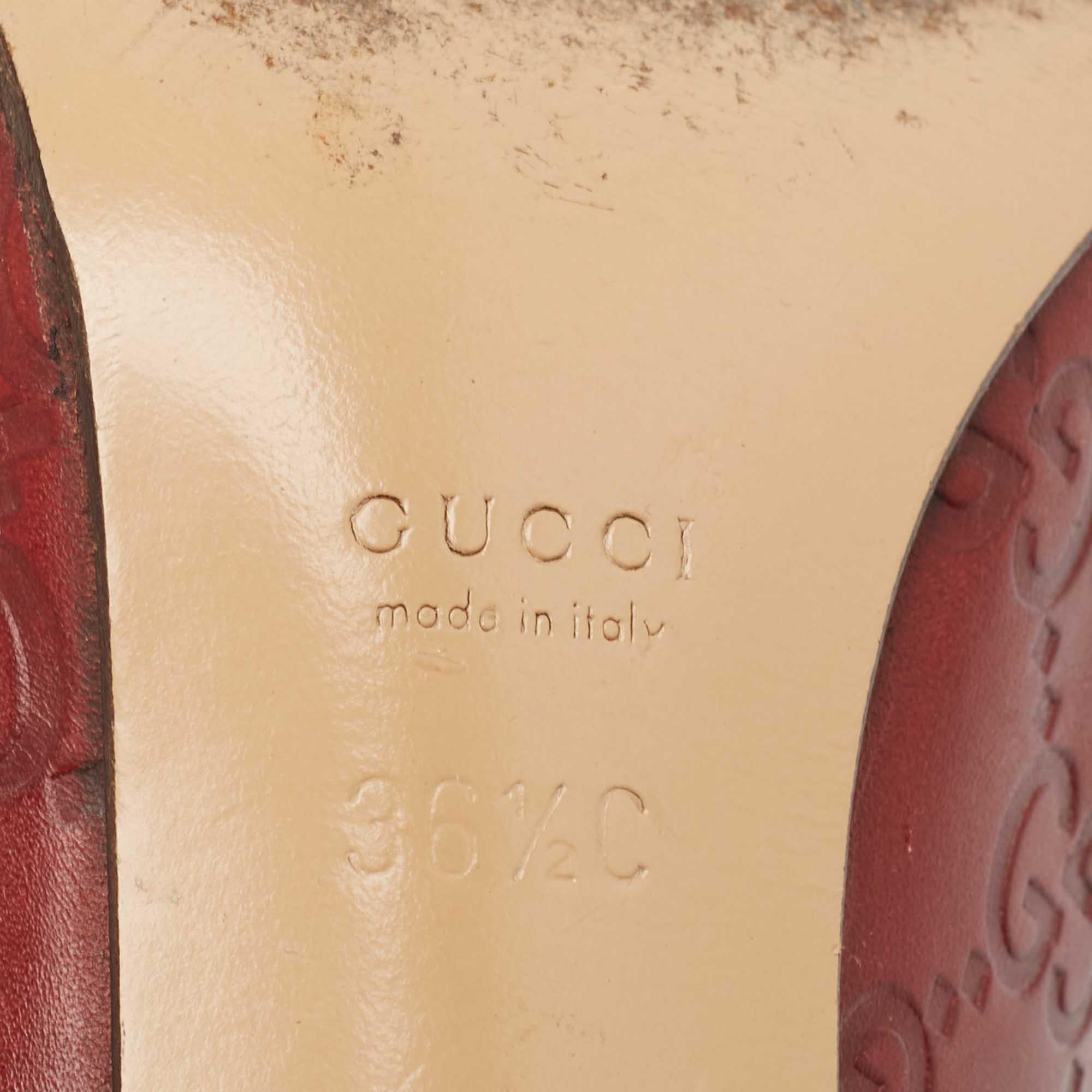 Escarpins Gucci à bout pointu en cuir rouge « Icon Bit » Guccissima, taille 36,5 en vente 3