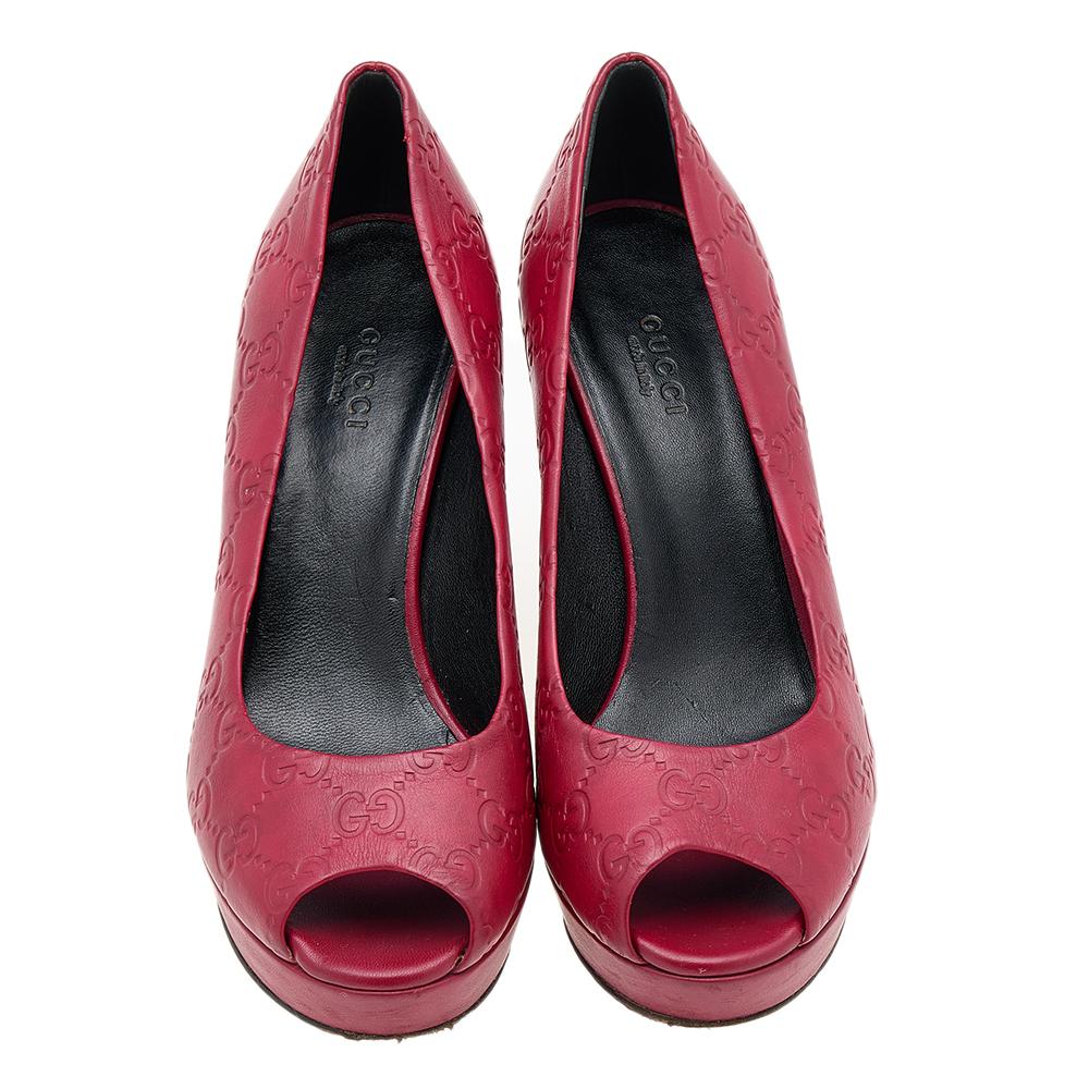 Stacked with iconic House elements and aesthetics, these pumps from the House of Gucci bring unending charm and beauty to your style. They are crafted from red Guccissima leather and exhibit peep-toes, platforms, and block heels. Add a dash of red