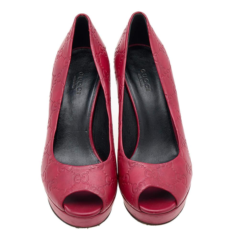 Women's Gucci Red Guccissima Leather Peep Toe Platform Pumps Size 37.5 For Sale